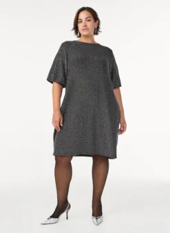 Kurzes Kleid mit Glitzermuster