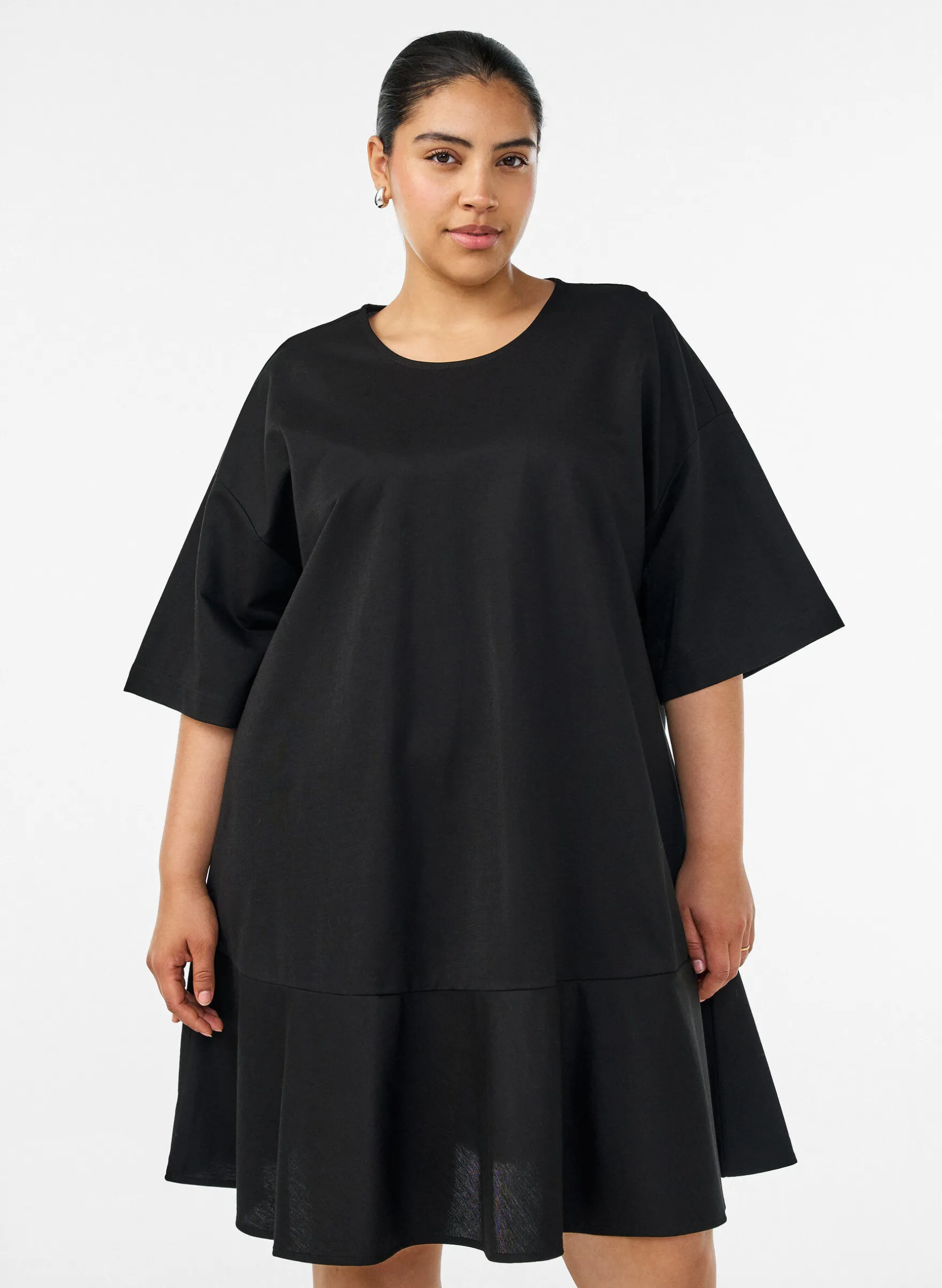 Kurzes Kleid mit lockerer Passform und Rüschensaum