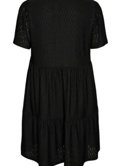 Kurzes Kleid mit Spitzenmuster und Lagenrock
