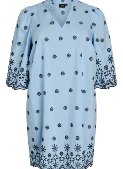 Kurzes Kleid mit Stickerei und 3/4-Ärmeln