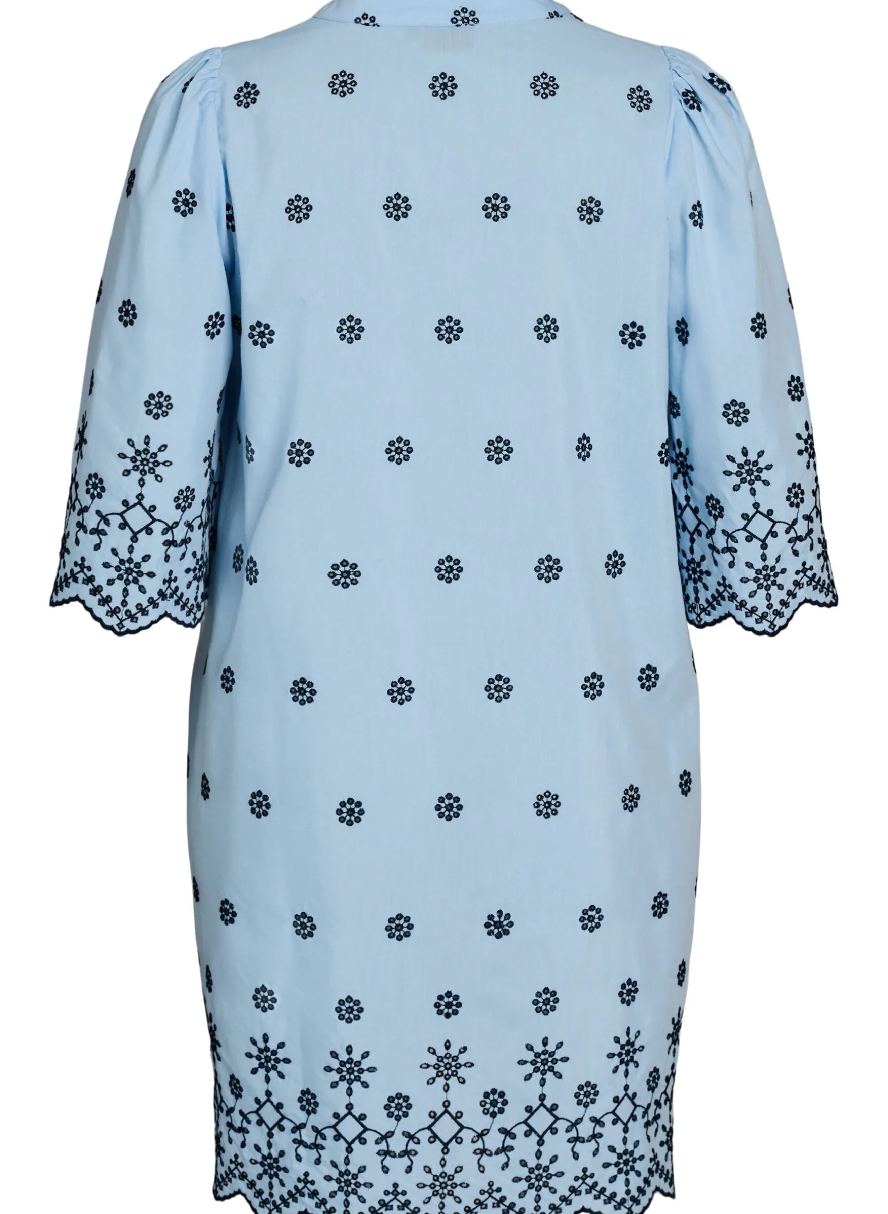 Kurzes Kleid mit Stickerei und 3/4-Ärmeln