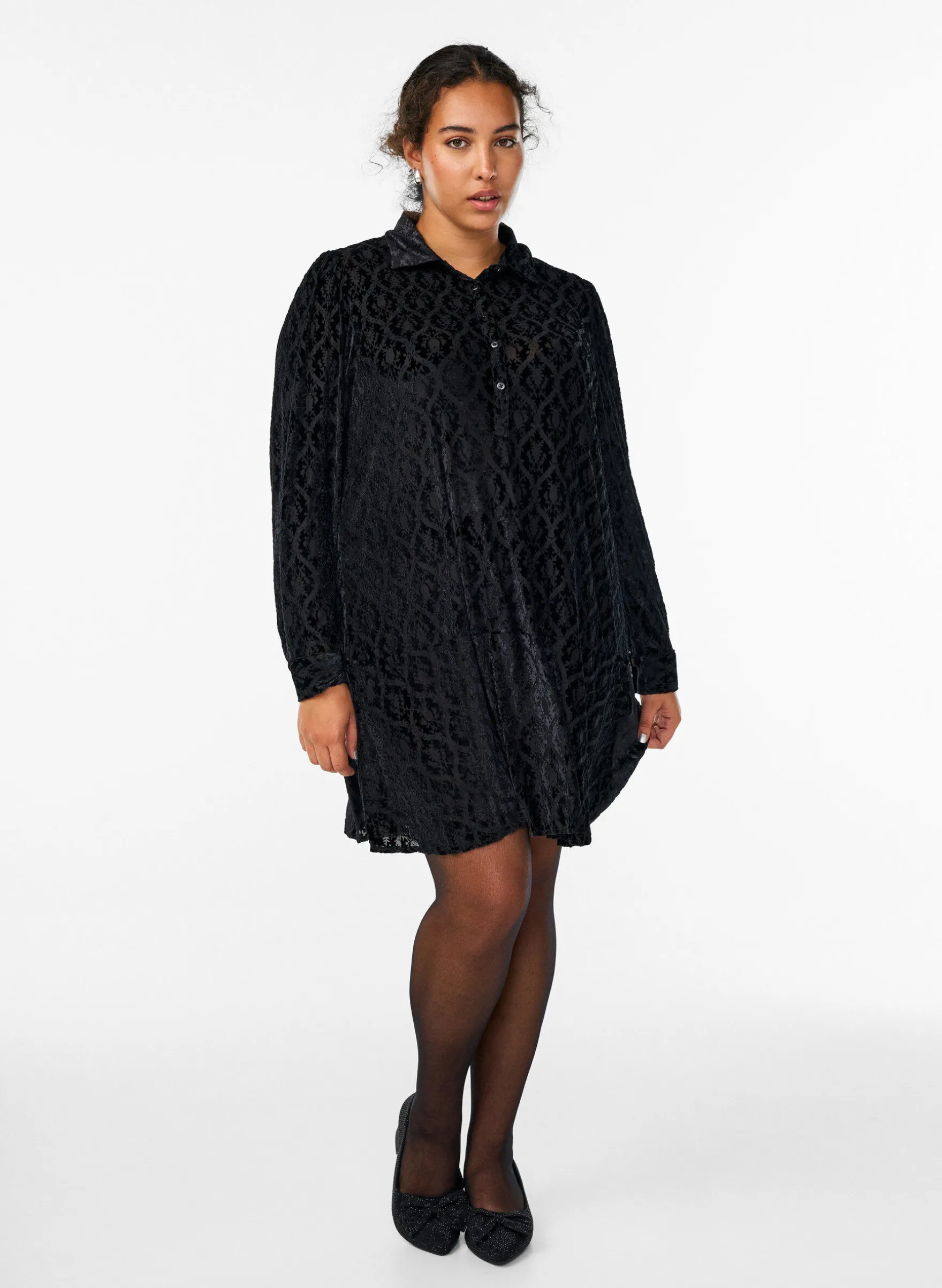 Kurzes Kleid mit Veloursmuster