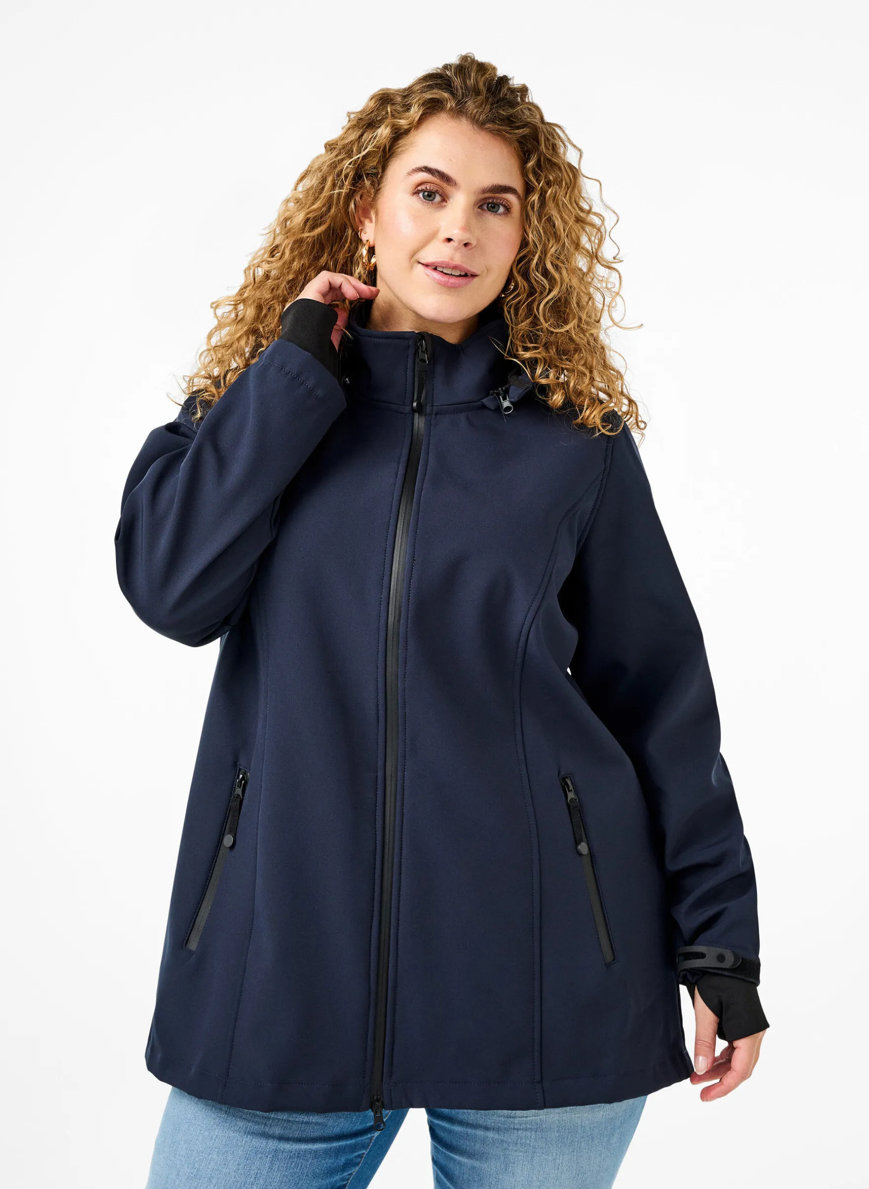 Kurze Softshell-Jacke mit abnehmbarer Kapuze