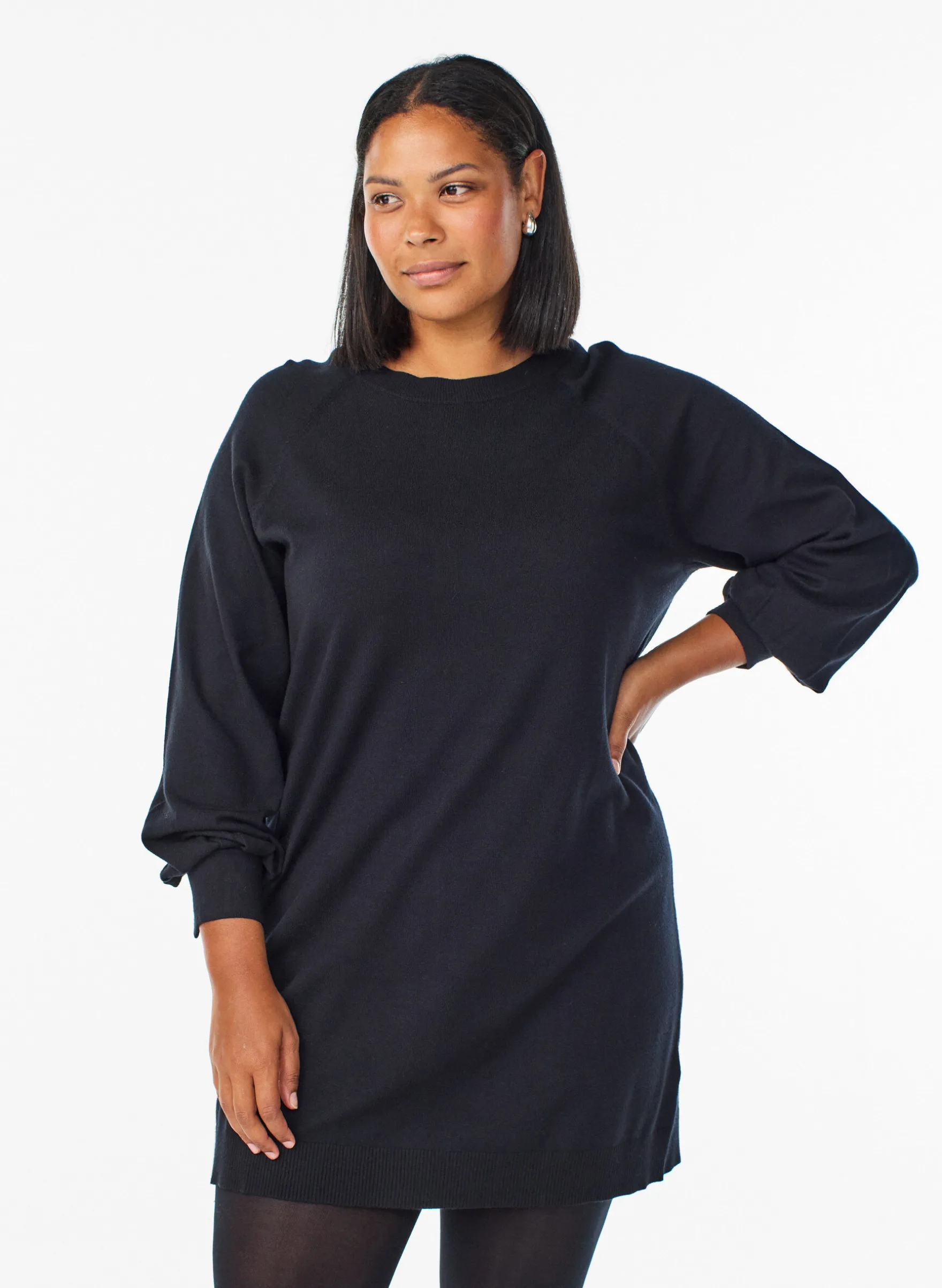 Kurzes Strickkleid mit Raglanärmeln