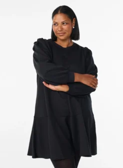 Kurzes Sweatkleid mit Rüschendetail