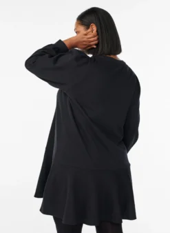 Kurzes Sweatkleid mit Rüschendetail