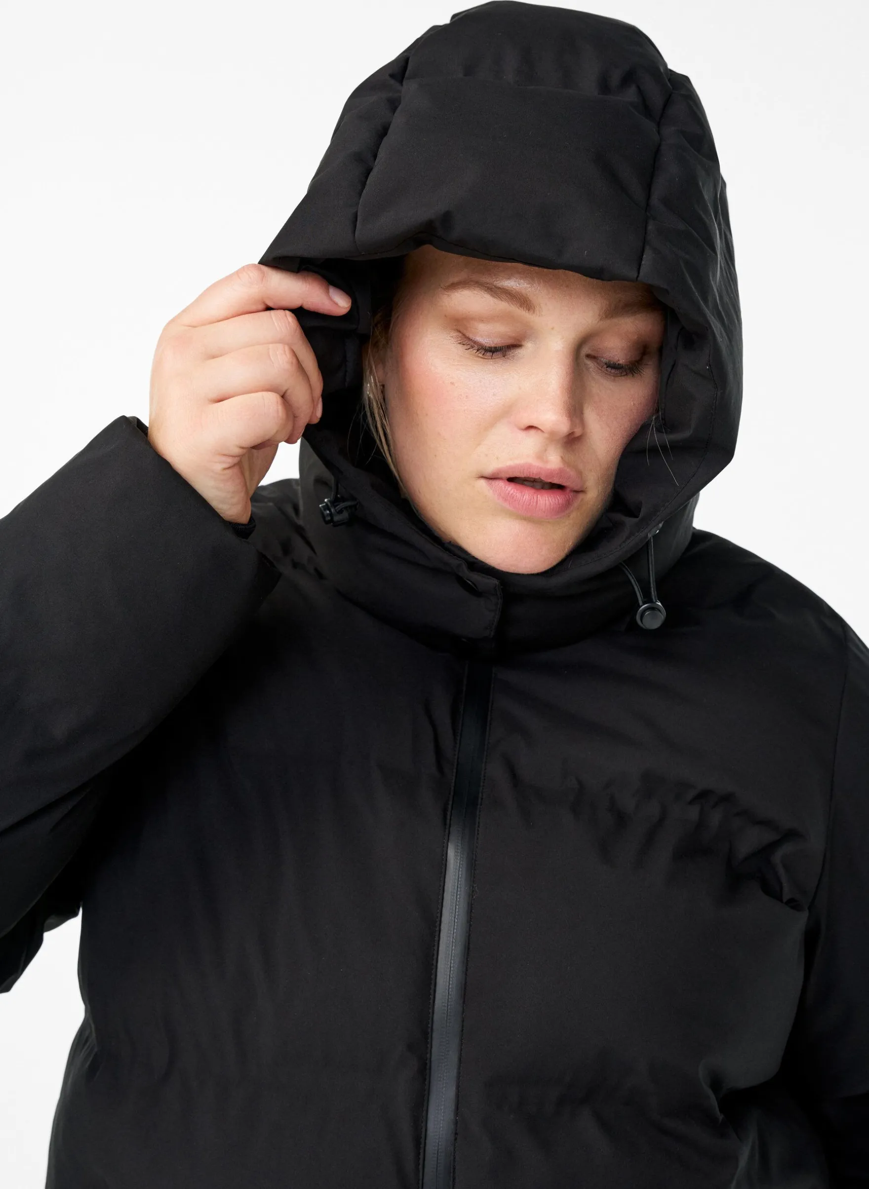 Kurze Steppjacke mit abnehmbarer Kapuze
