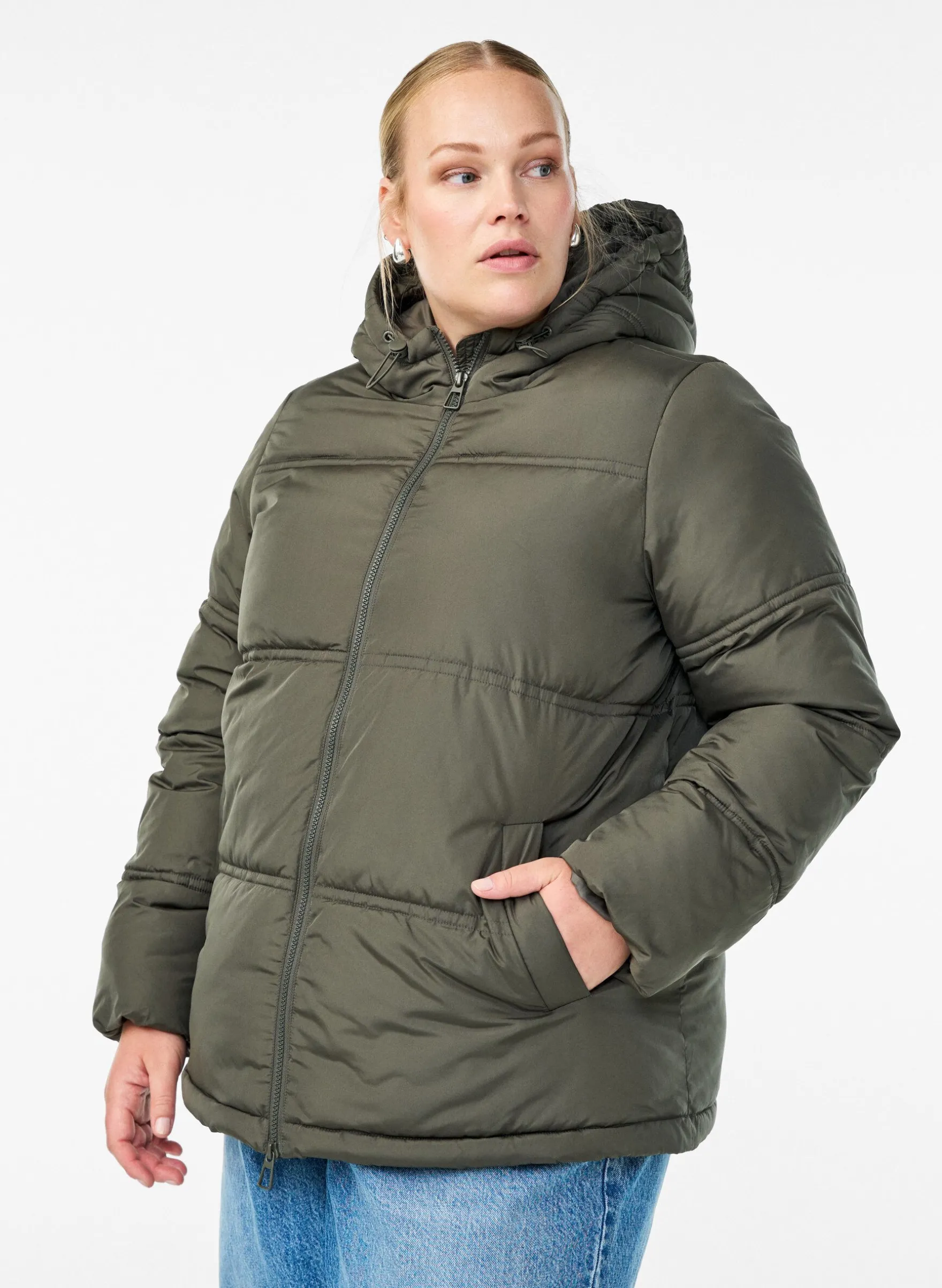 Kurze Steppjacke mit Kapuze und Zwei-Wege-Reißverschluss