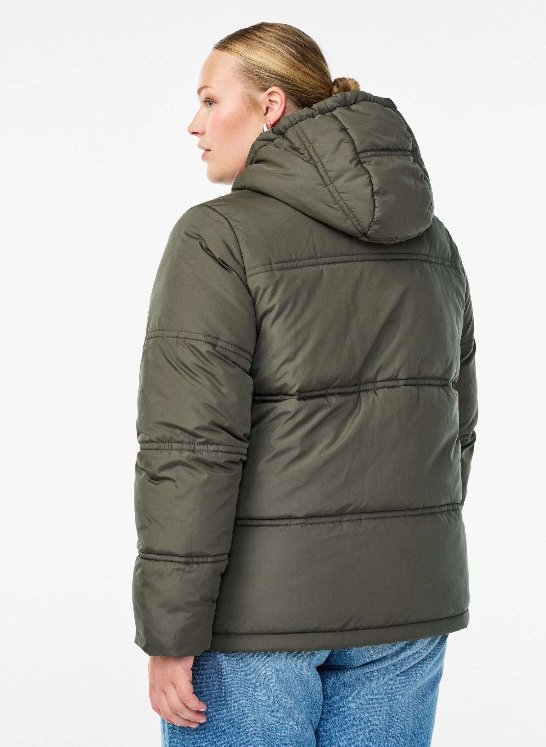 Kurze Steppjacke mit Kapuze und Zwei-Wege-Reißverschluss
