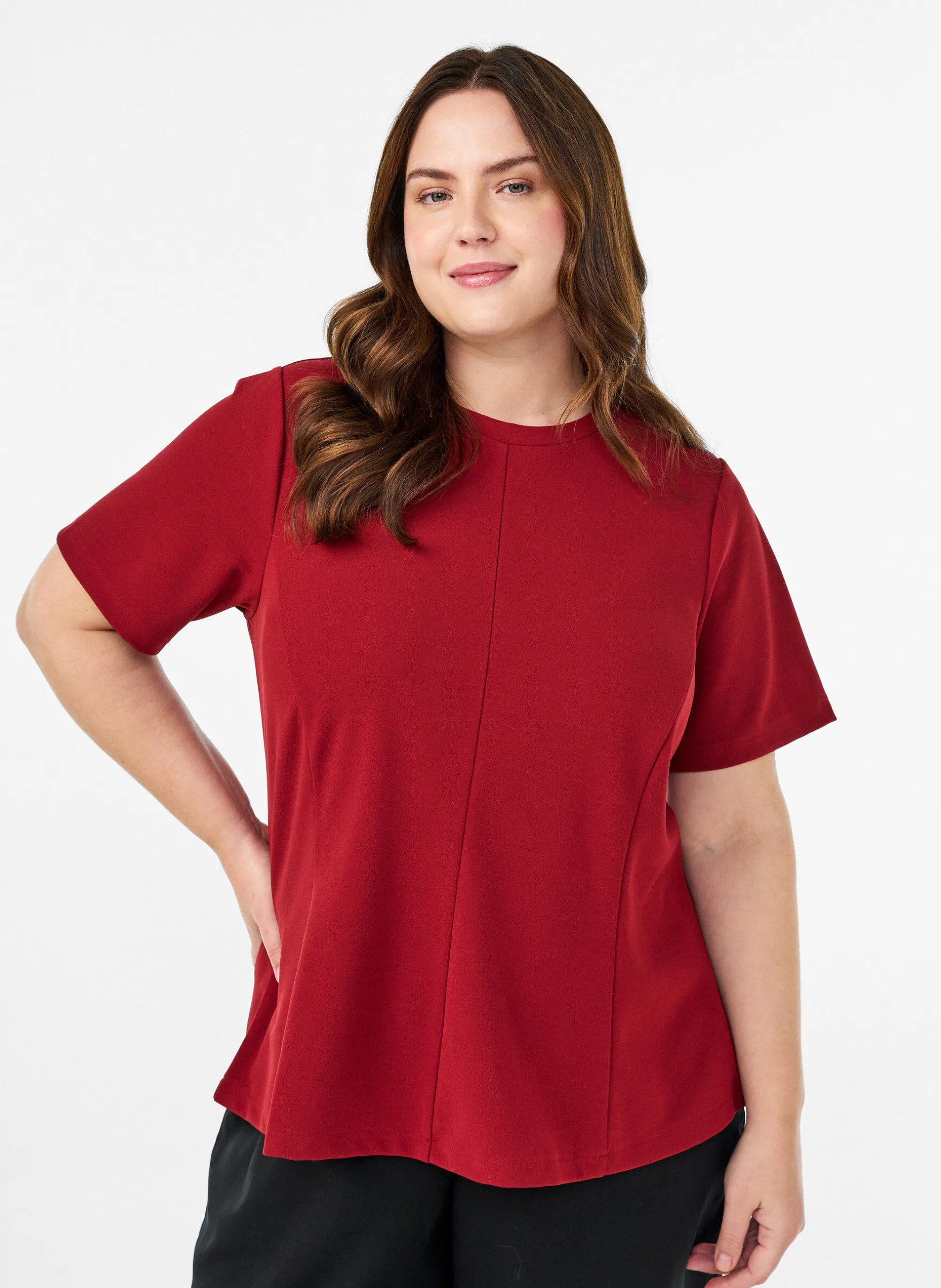 Kurzärmelige Bluse mit formgebenden Abnähern