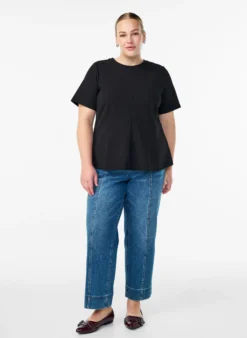 Kurzärmelige Bluse mit formgebenden Abnähern