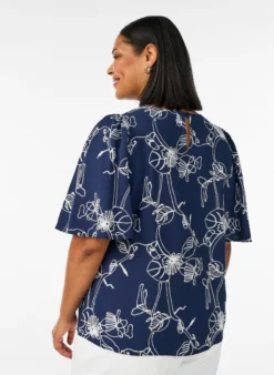 Kurzärmelige Bluse mit Stickmuster