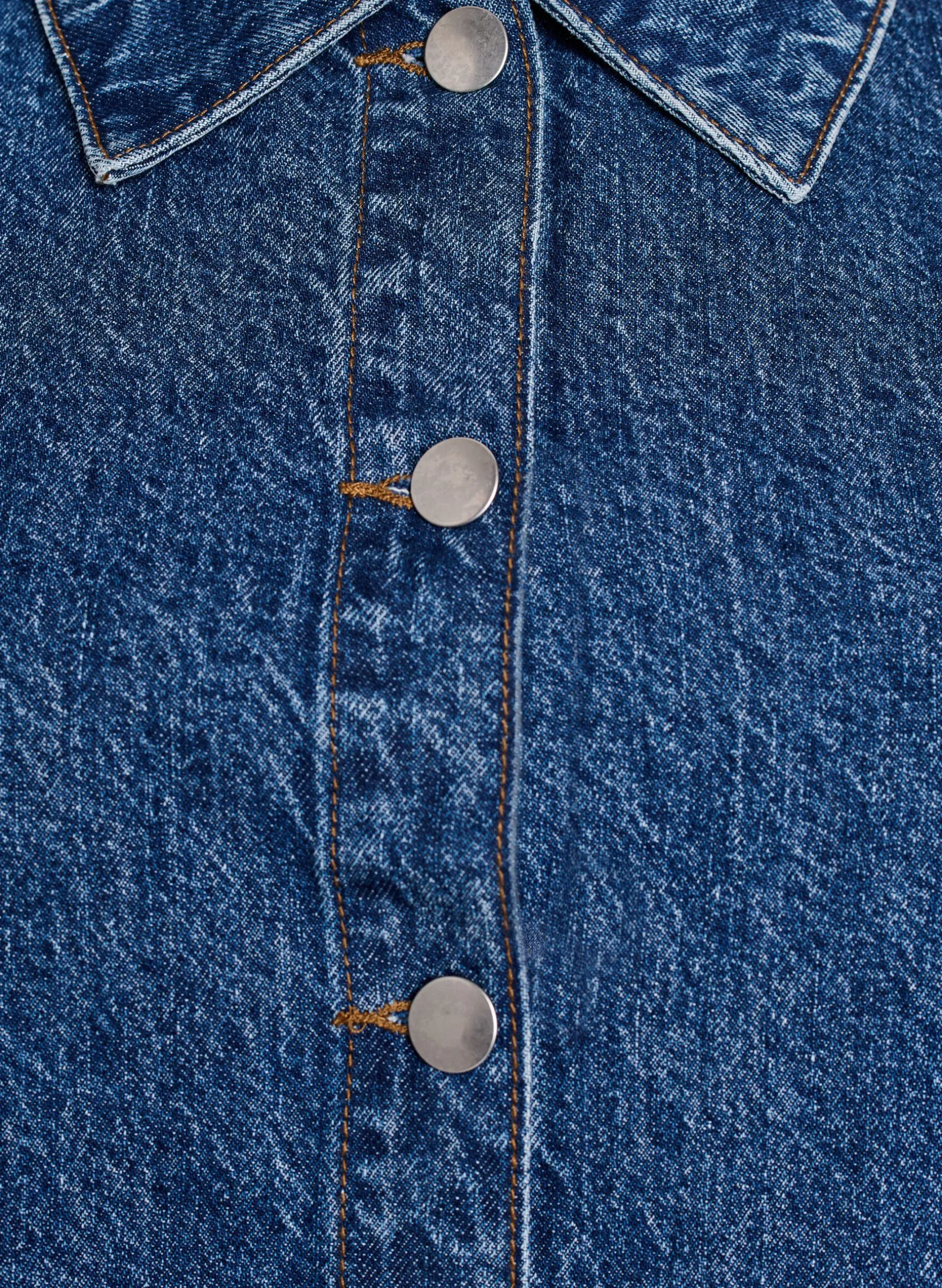 Kurzärmelige Jeansjacke mit Knöpfen