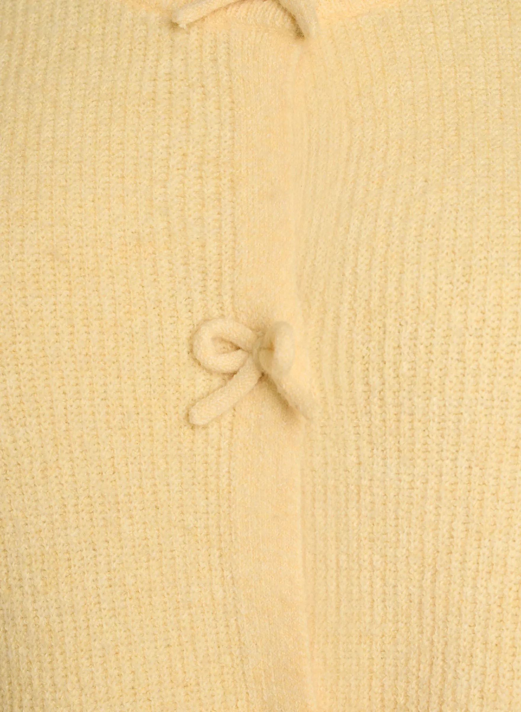 Kurzärmelige Strickjacke mit Schleifen