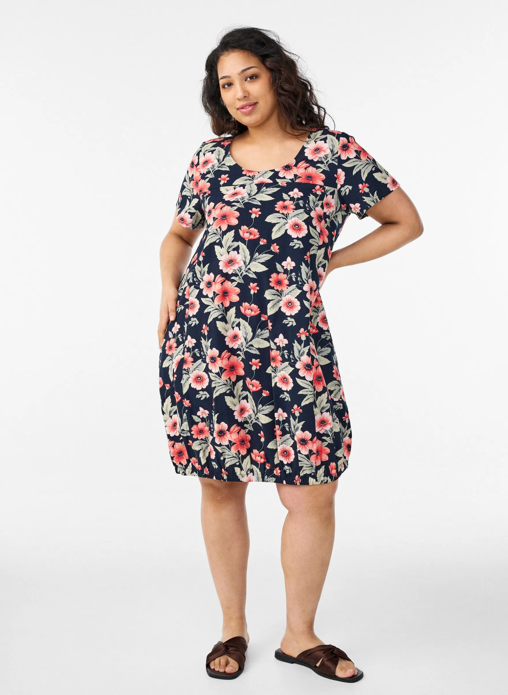 Kurzärmliges Baumwollkleid mit Print