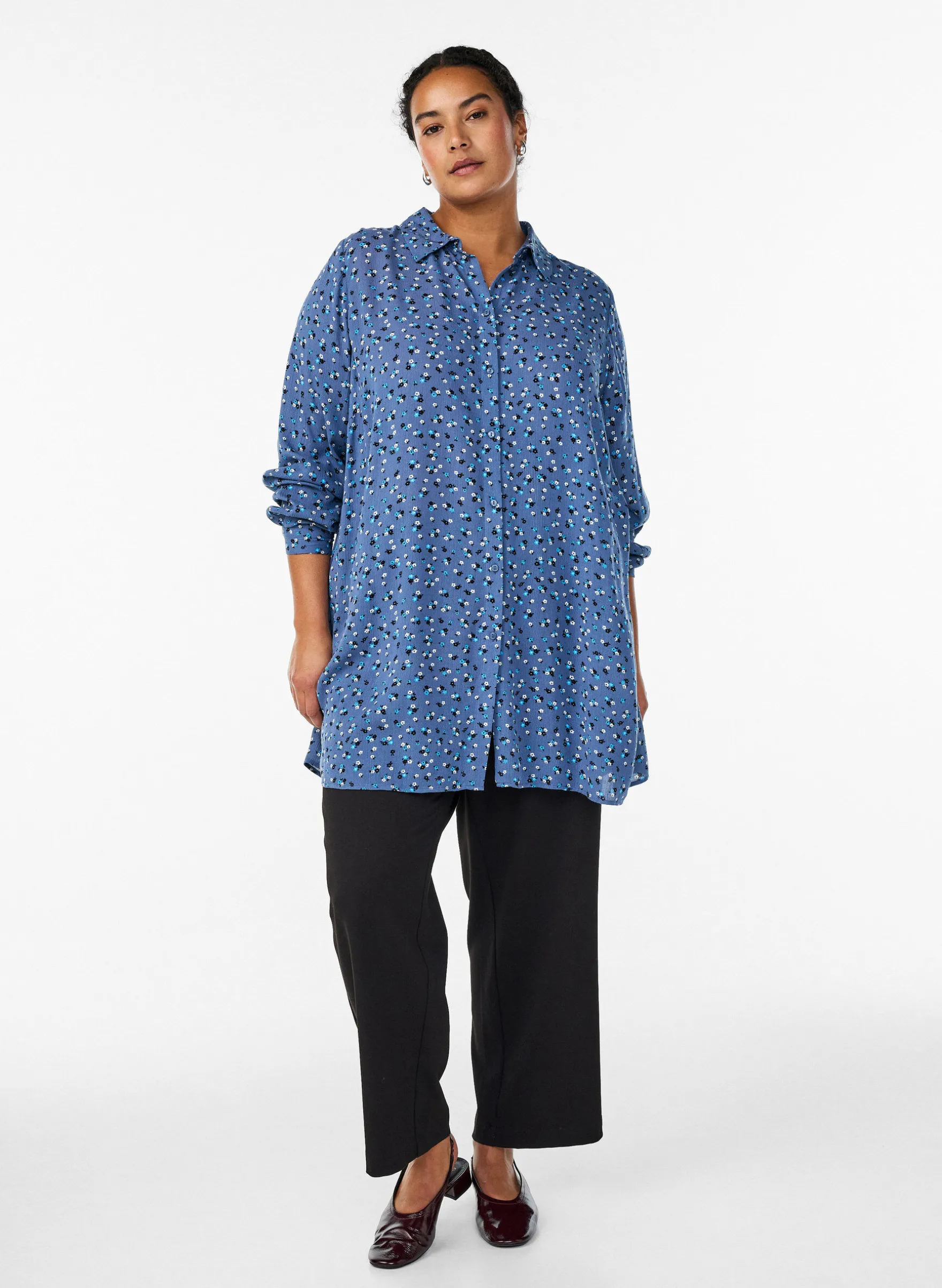 Lange Bluse mit geblümtem Print