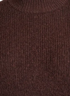 Langes Strickkleid mit hohem Kragen