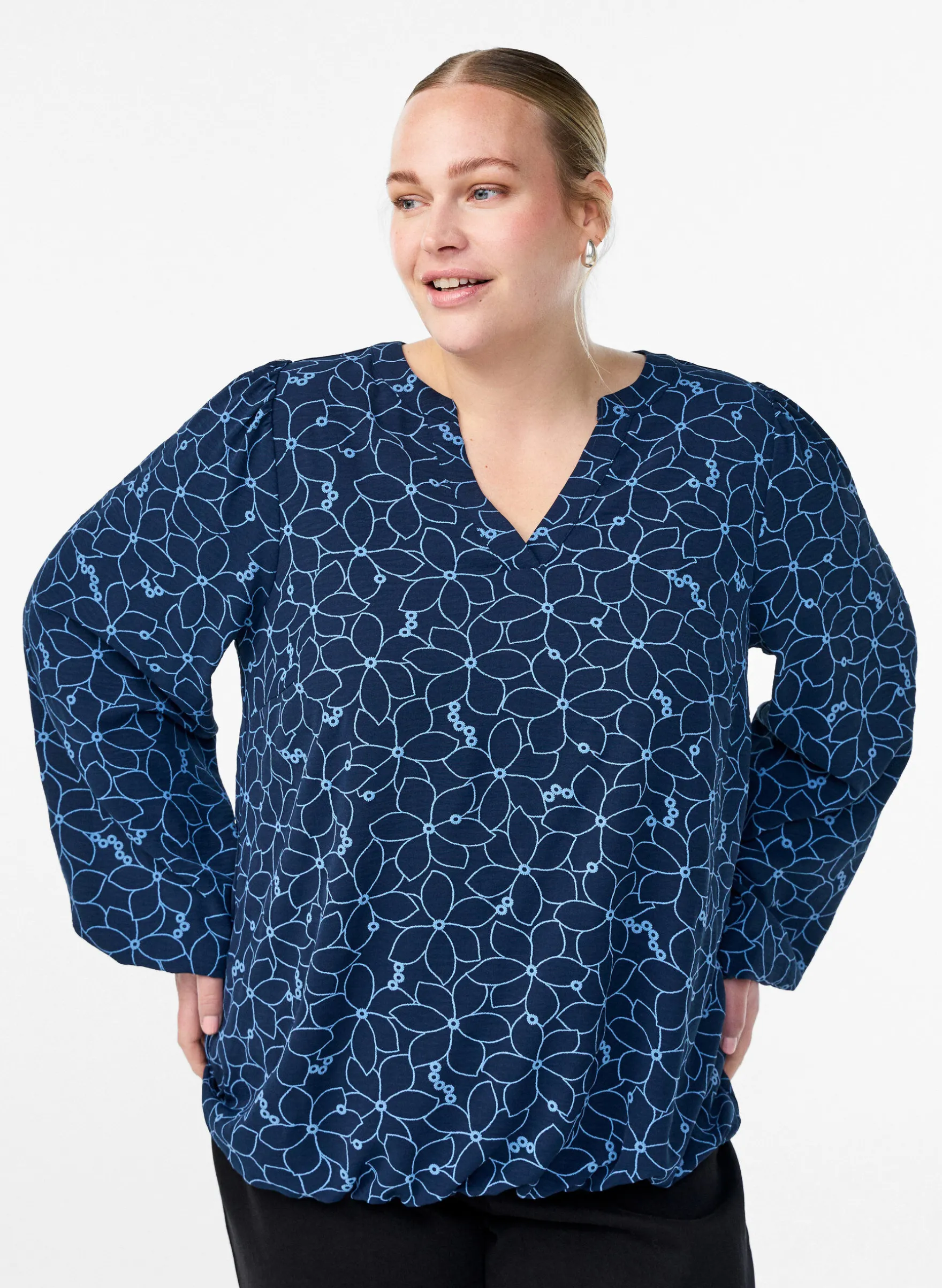 Langärmelige Bluse mit Blumenstickerei