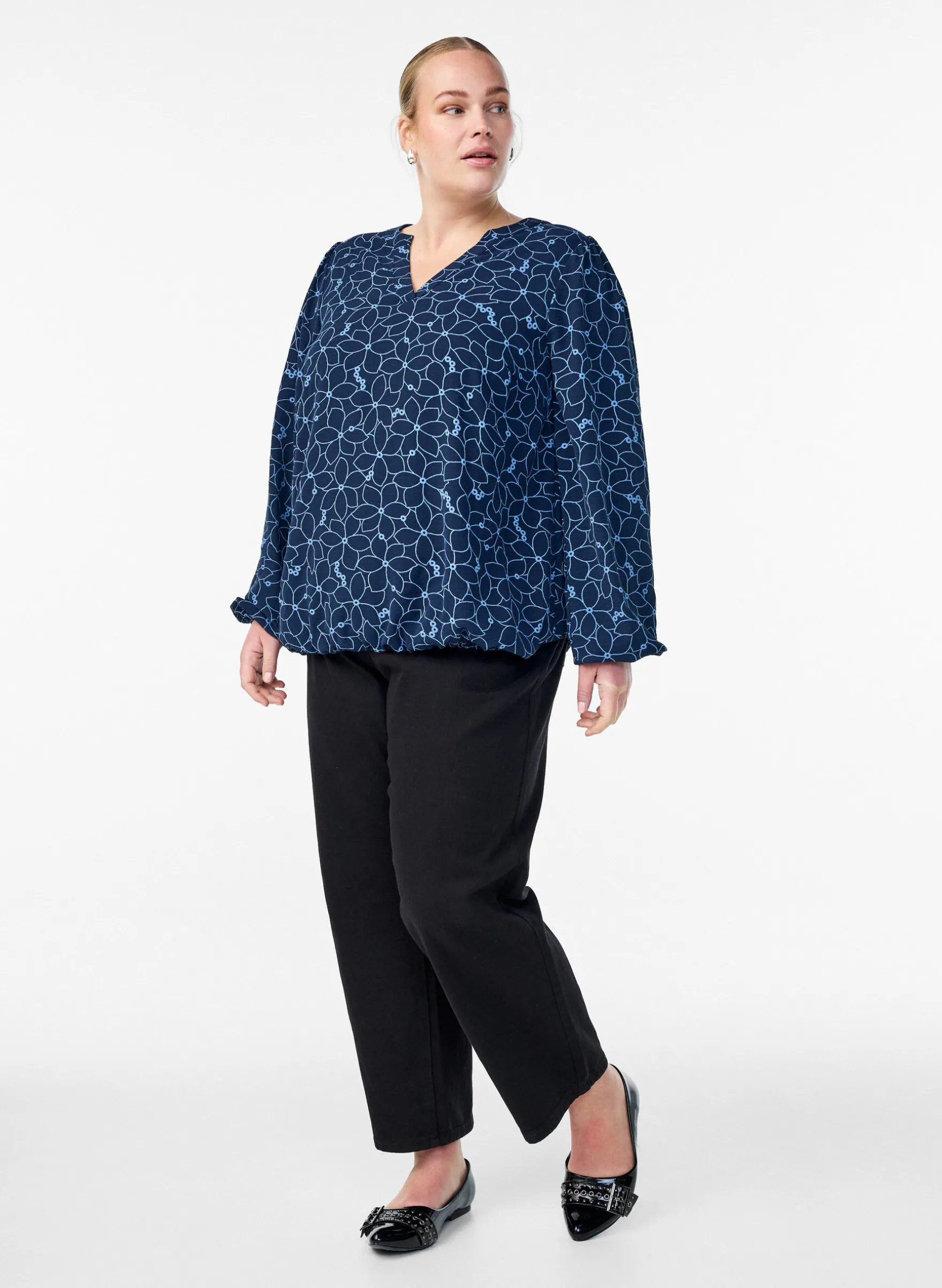 Langärmelige Bluse mit Blumenstickerei