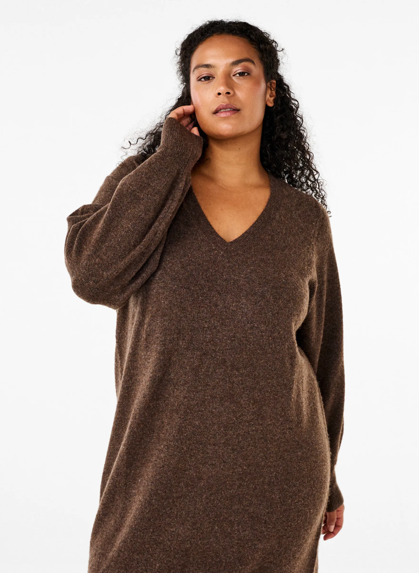 Langärmliges Strickkleid mit V-Ausschnitt