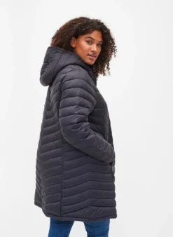 Leichte Jacke mit Taschen und abnehmbarer Kapuze