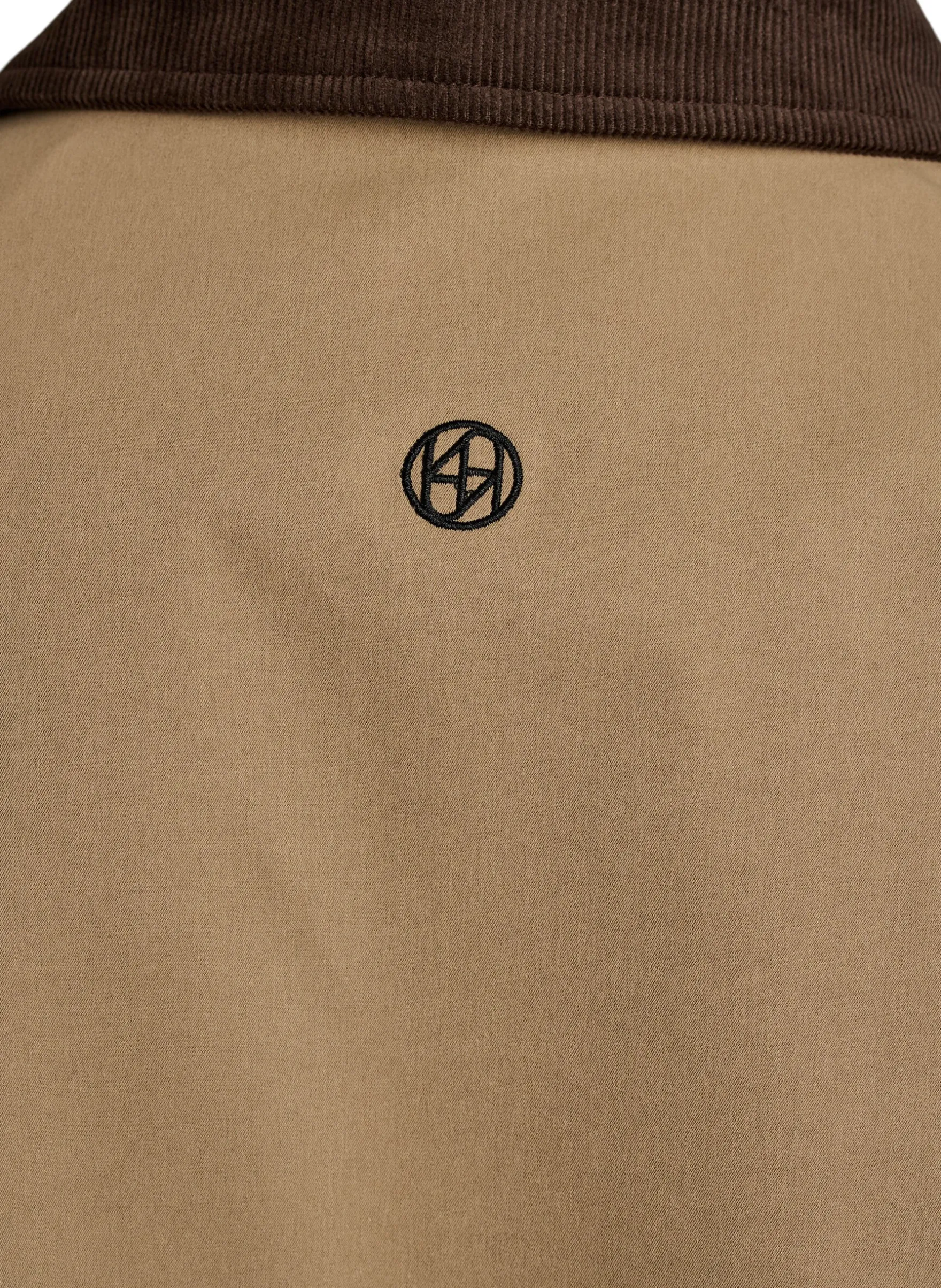 Leicht wattierte Jacke mit Cordkragen