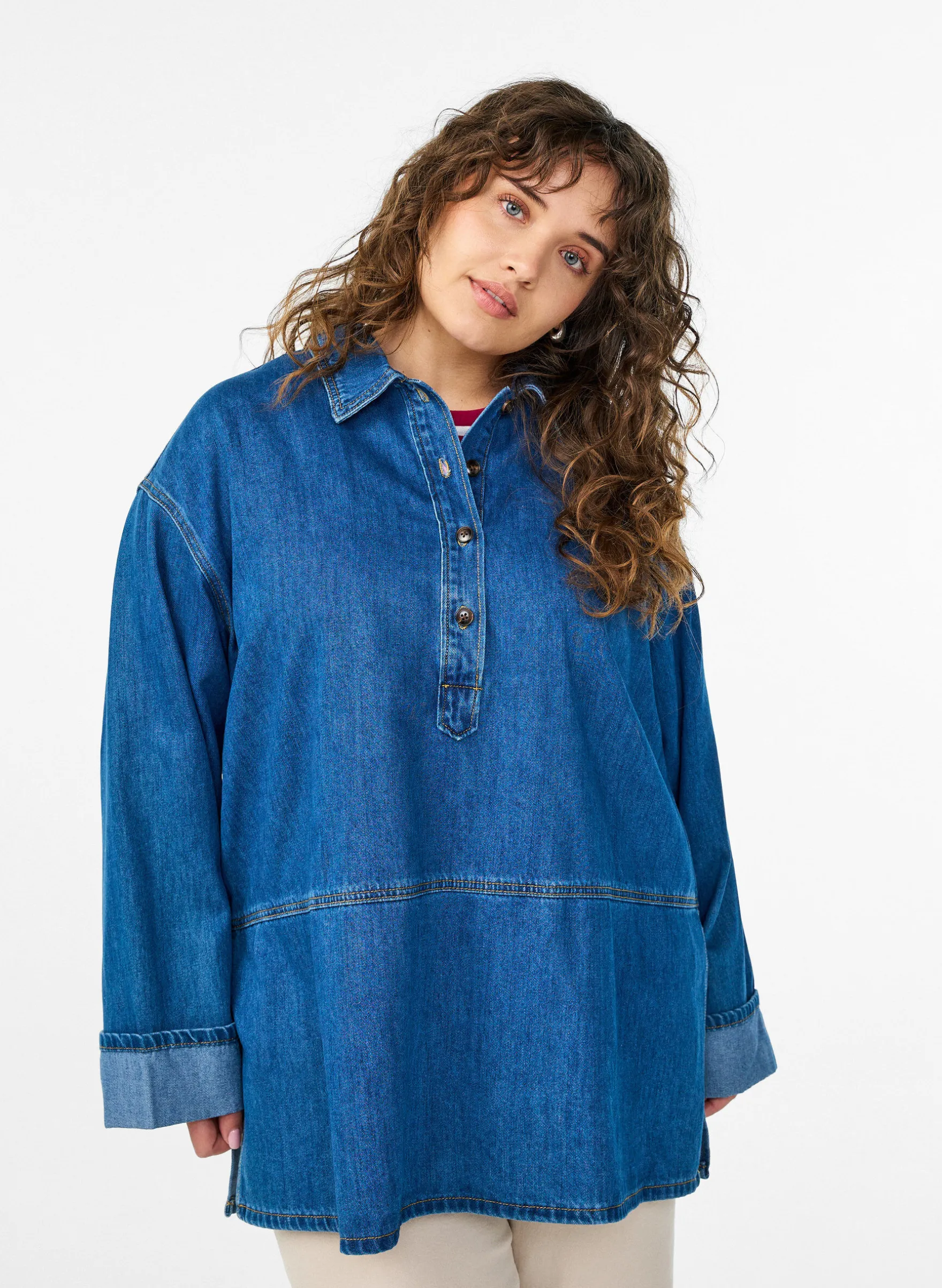 Lockere Bluse aus Denim mit Kragen und Knopfleiste