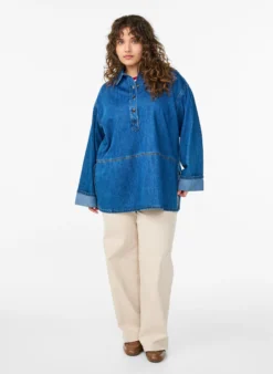 Lockere Bluse aus Denim mit Kragen und Knopfleiste