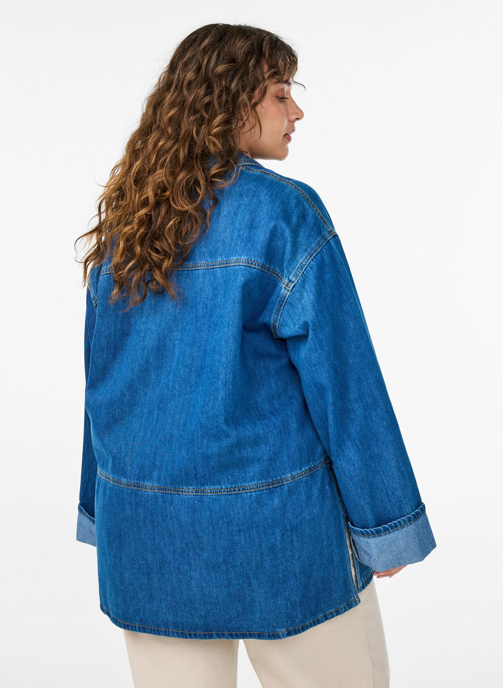 Lockere Bluse aus Denim mit Kragen und Knopfleiste
