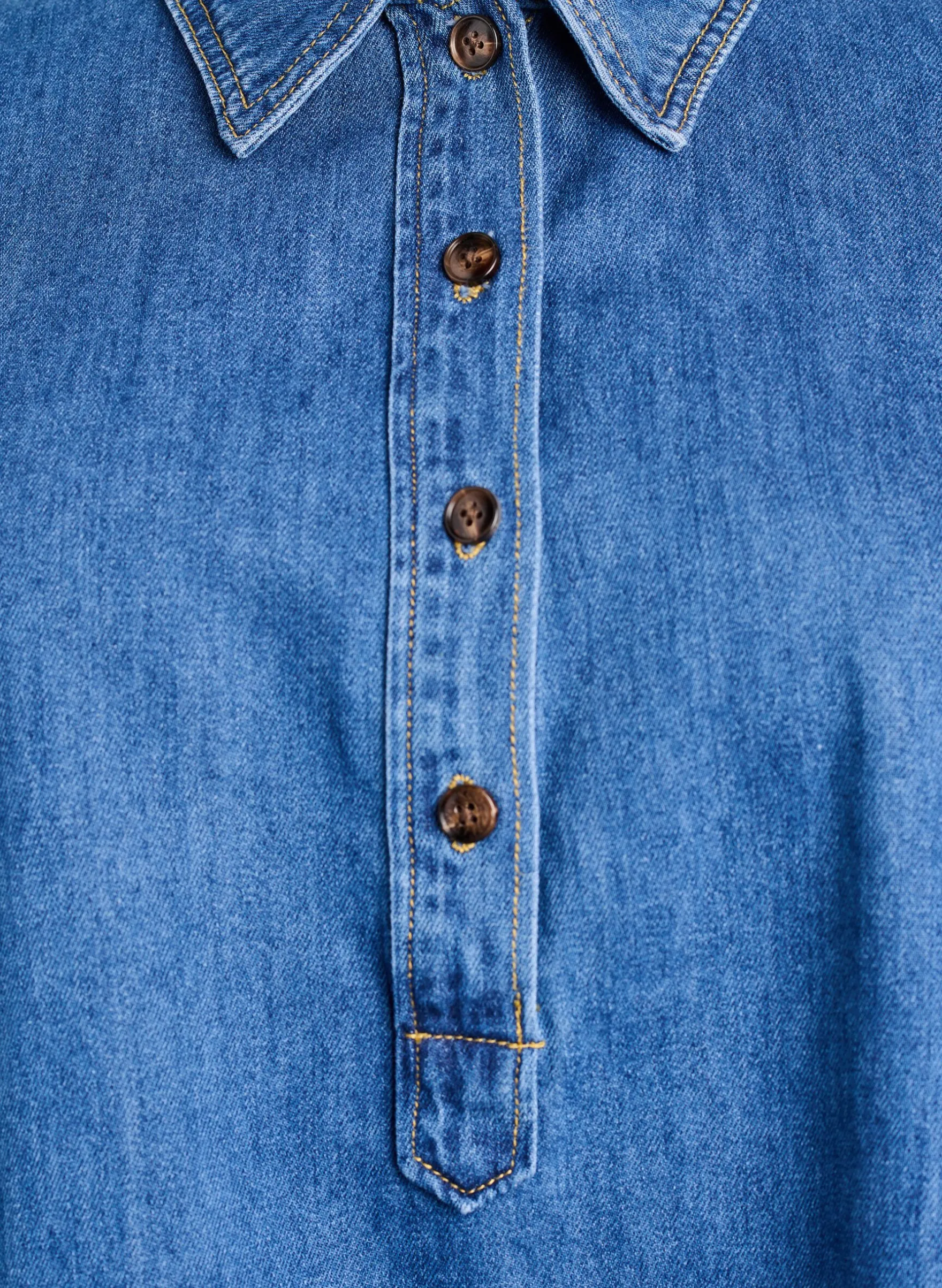Lockere Bluse aus Denim mit Kragen und Knopfleiste