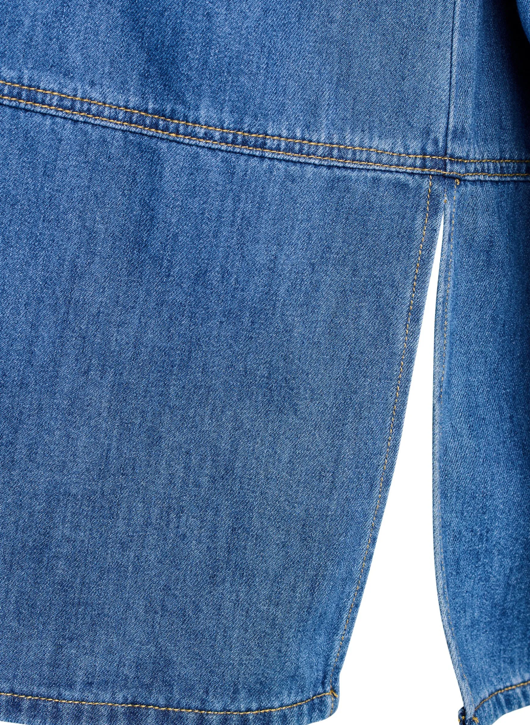 Lockere Bluse aus Denim mit Kragen und Knopfleiste