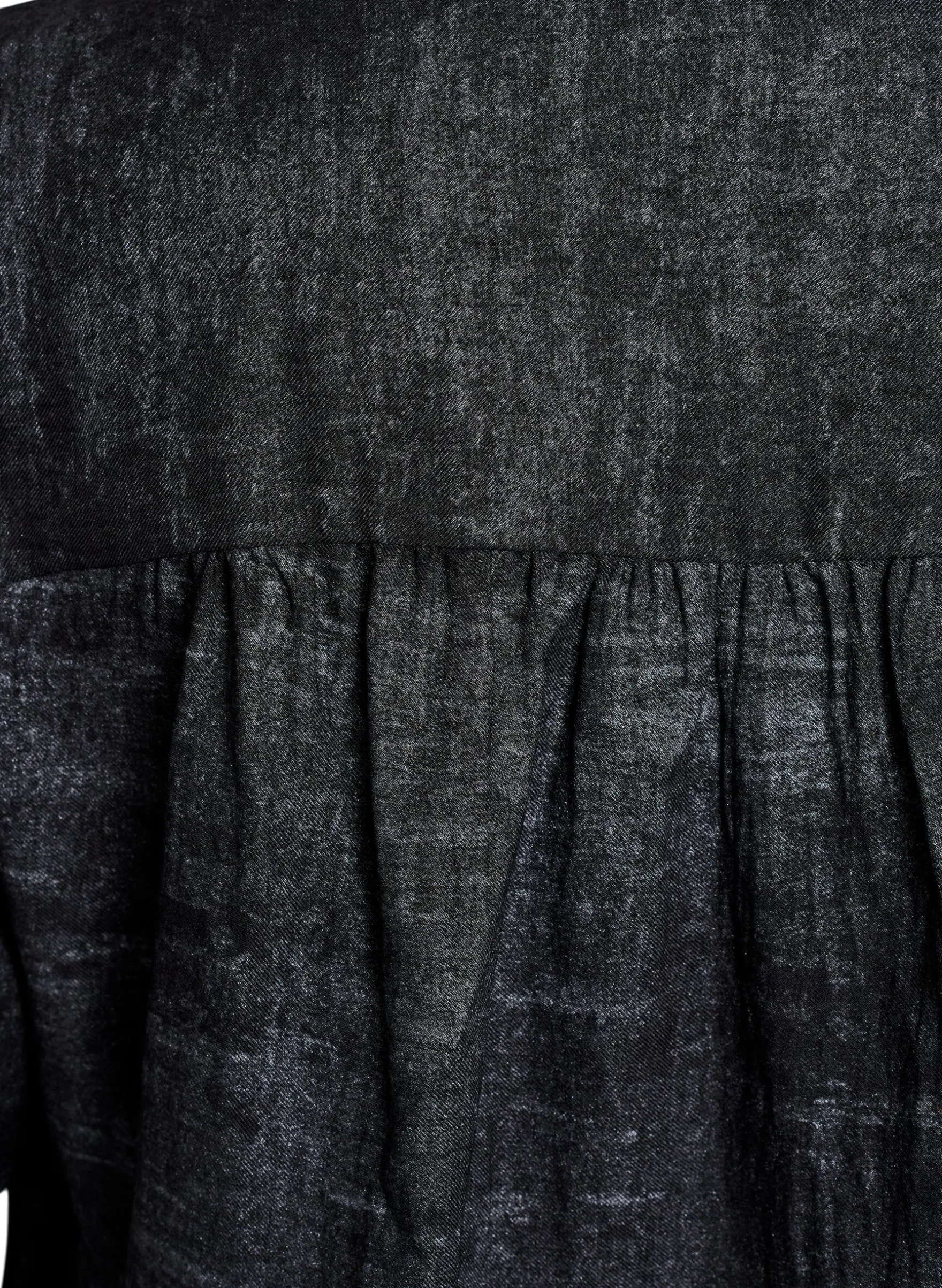 Lockere Bluse mit Kragen und Knöpfen