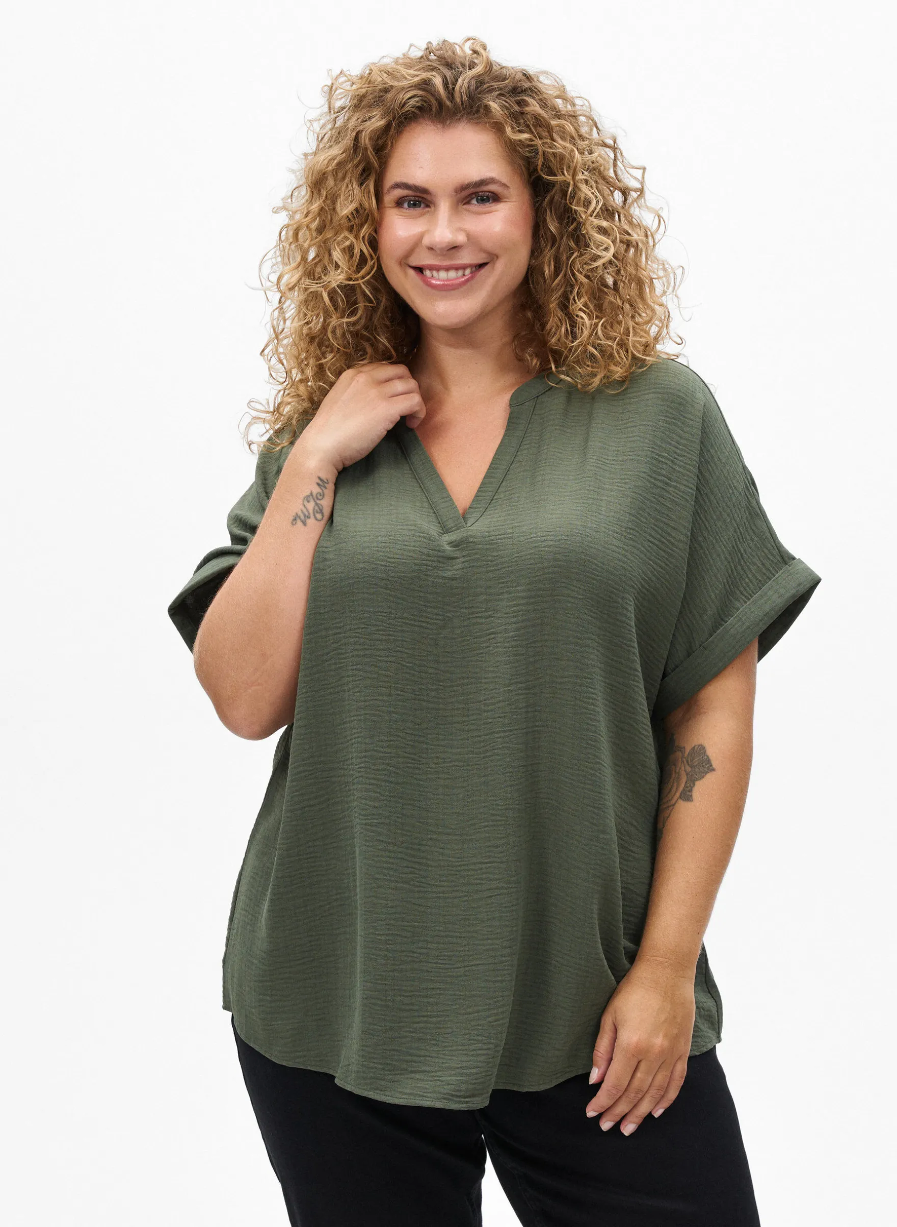 Lockere Bluse mit kurzen Ärmeln