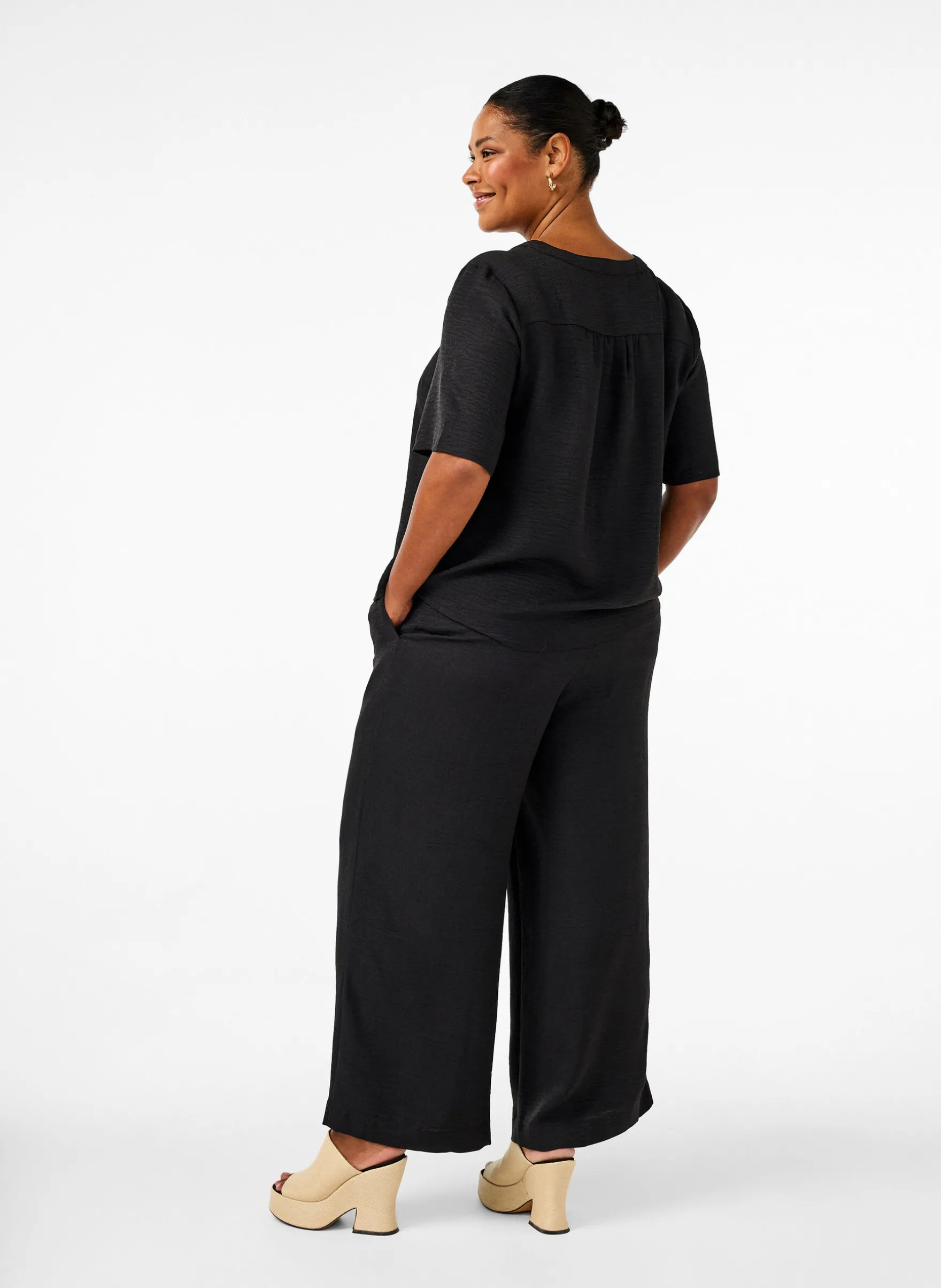 Lockere Hose mit elastischem Bund und Taschen