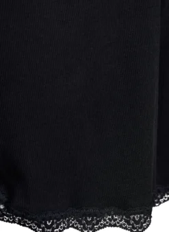 Lockere Nachtshorts aus geripptem Material mit Spitzensaum