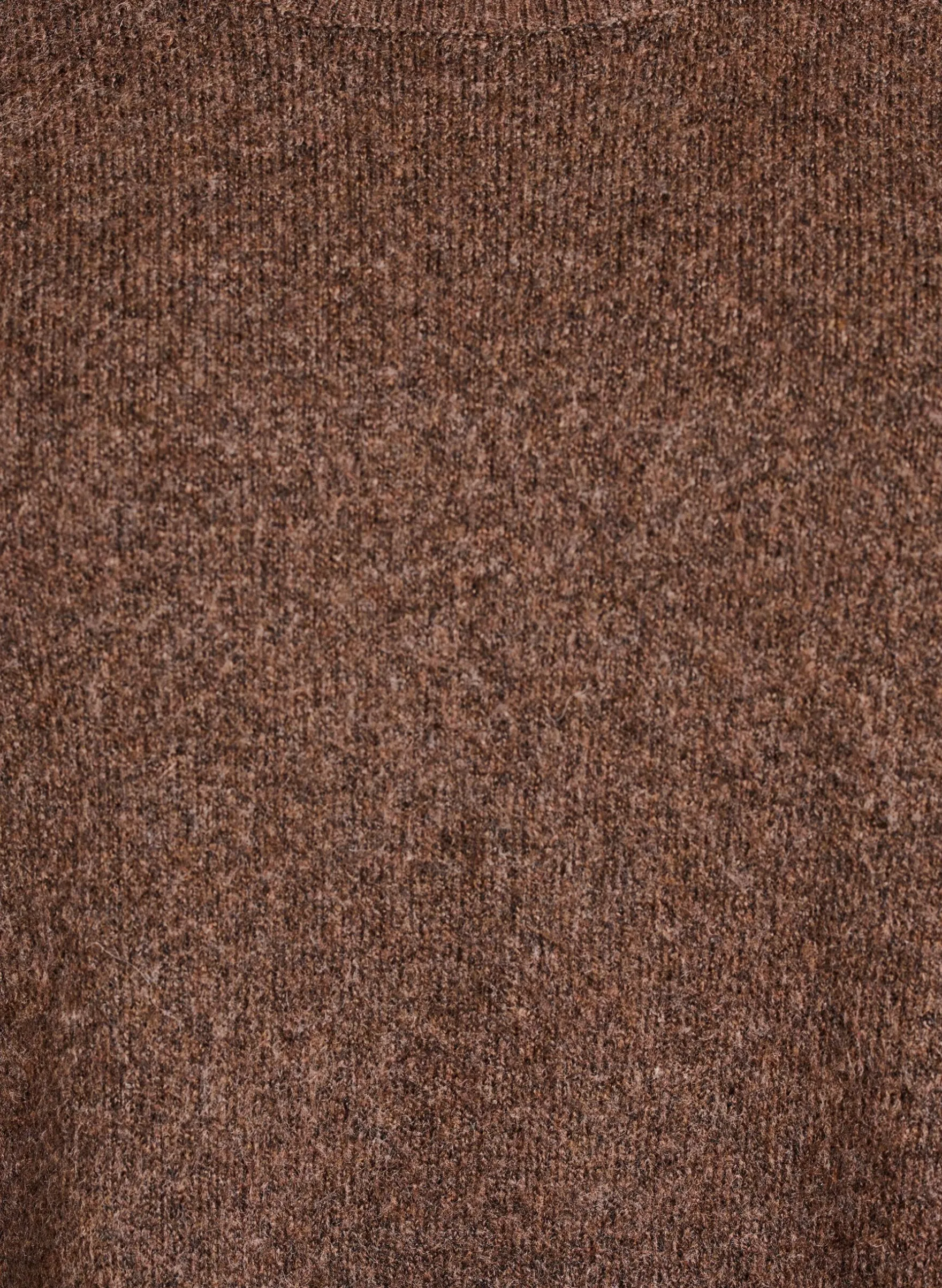 Lockerer Strickpullover mit Kontrastnähten