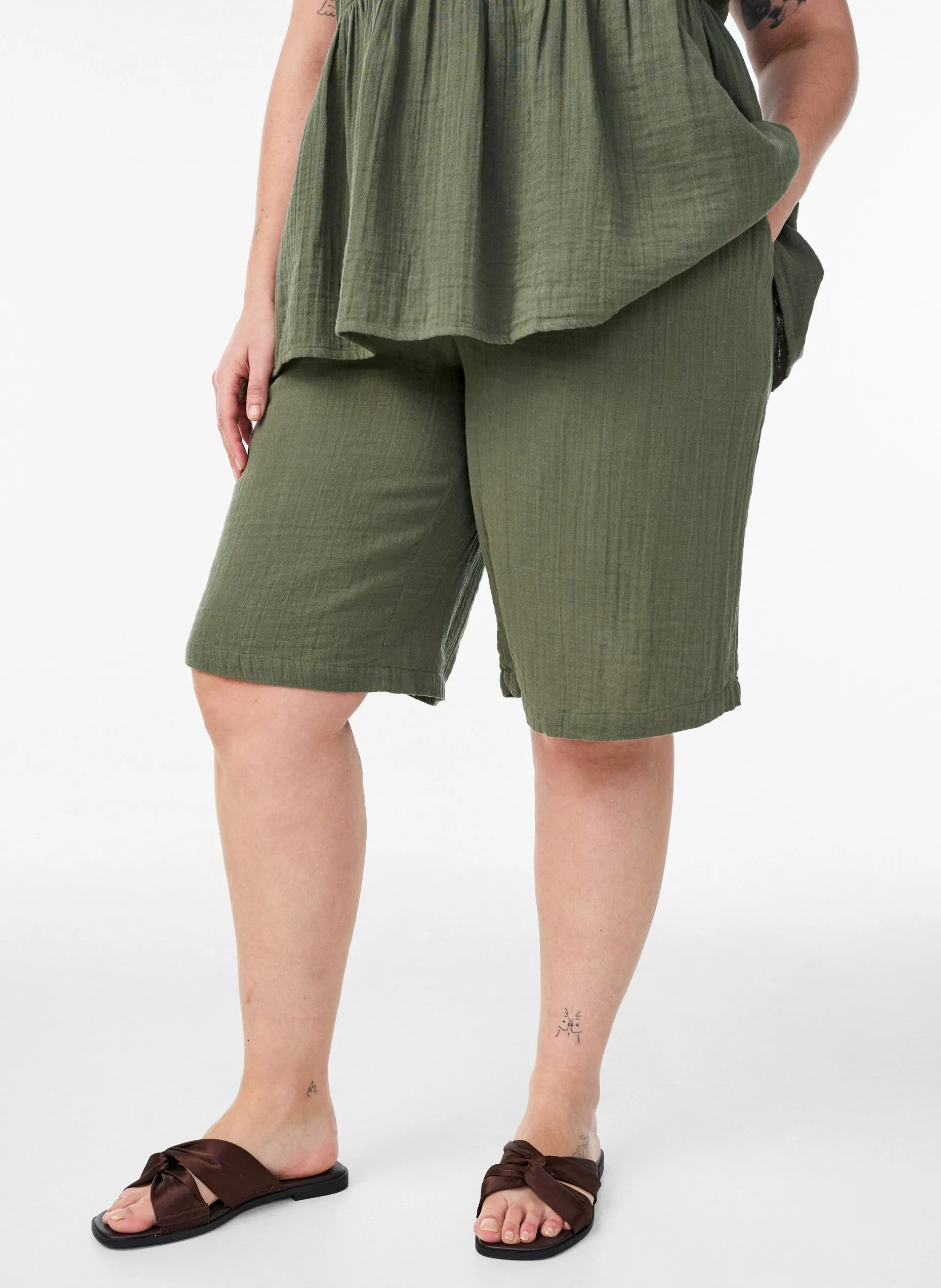 Lockere Shorts aus Baumwollmusselin mit hoher Taille
