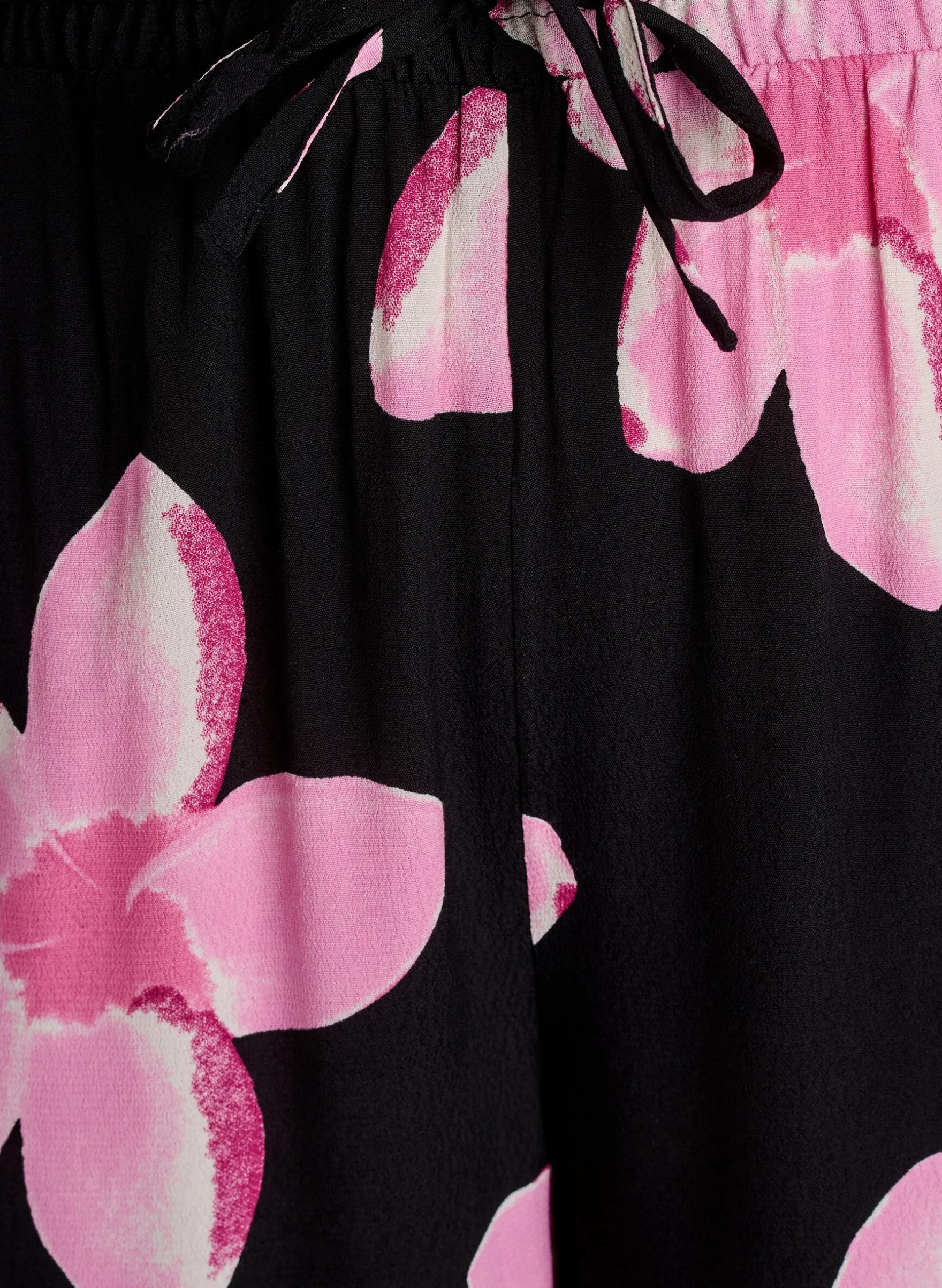 Lockere Viskosehose mit Print