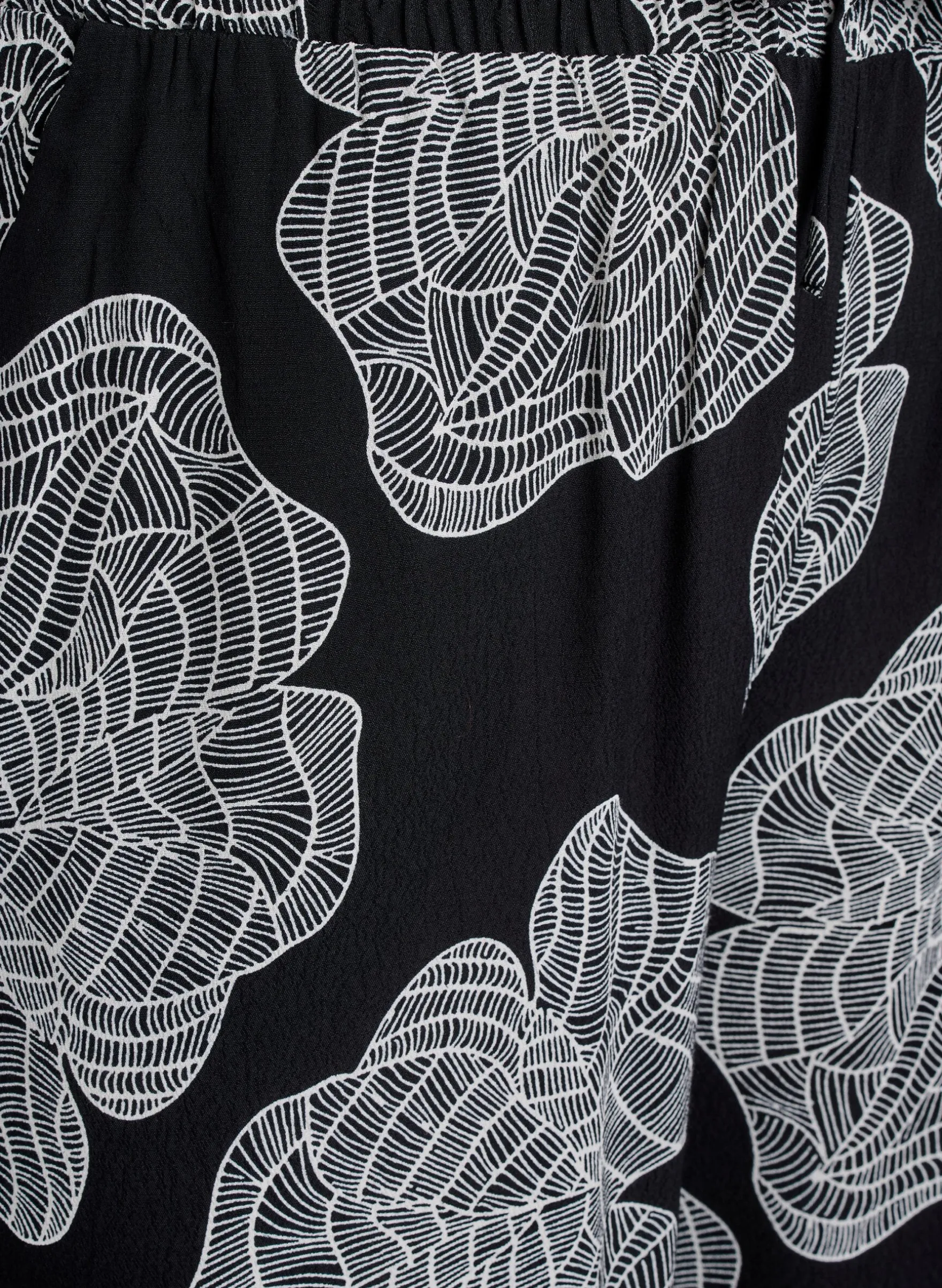 Lockere Viskosehose mit Print