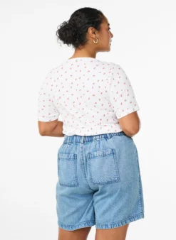 Locker geschnittene Jeansshorts mit hoher Taille