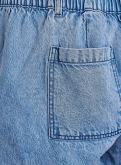 Locker geschnittene Jeansshorts mit hoher Taille