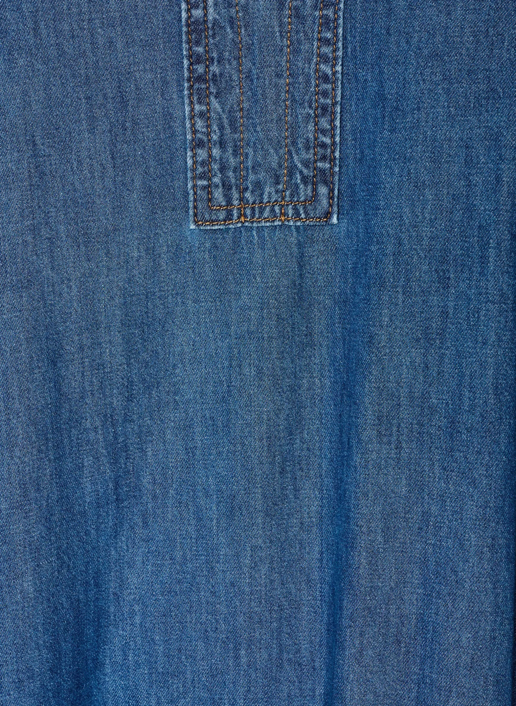 Maxikleid aus Denim mit gerüschten Stufen