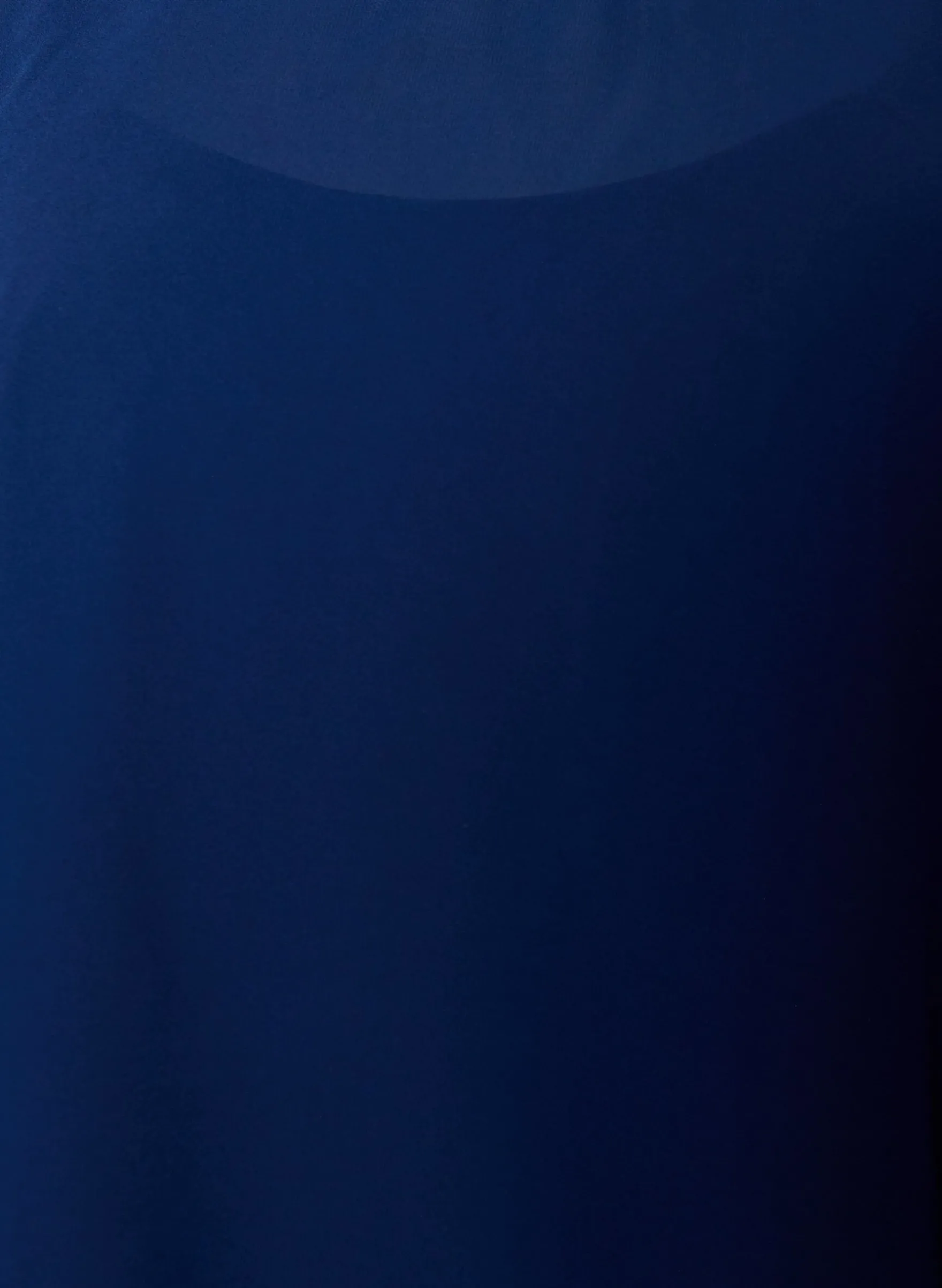 Maxikleid mit Rüschen-Volants und abnehmbarem Cape