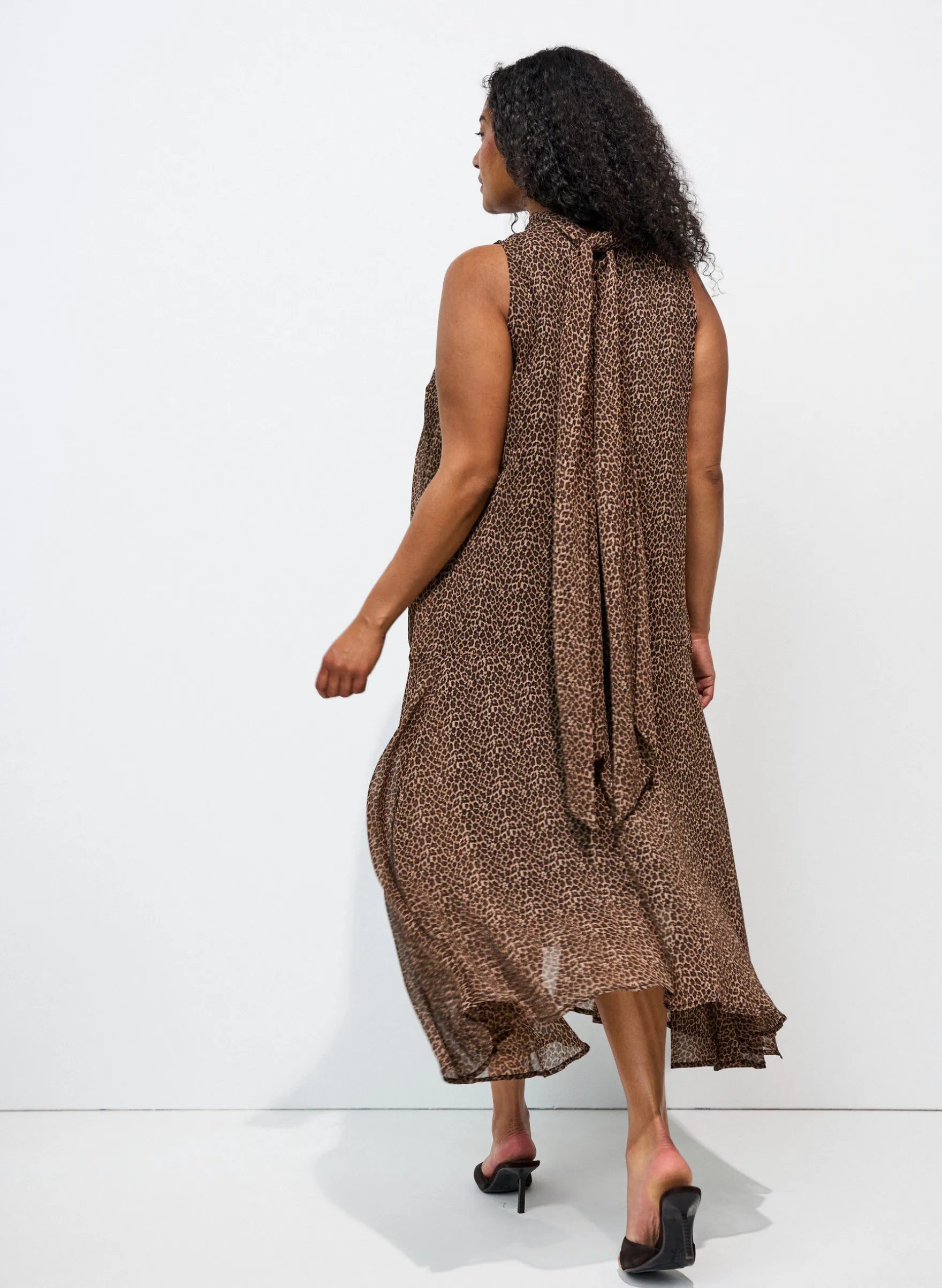 Midikleid aus Chiffon mit Leo-Print und Bindeband in der Taille