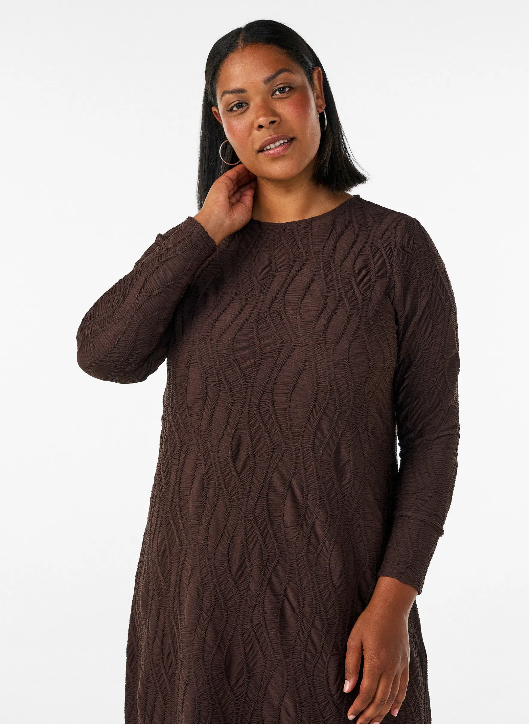 Midikleid mit gewellter Struktur und langen Ärmeln