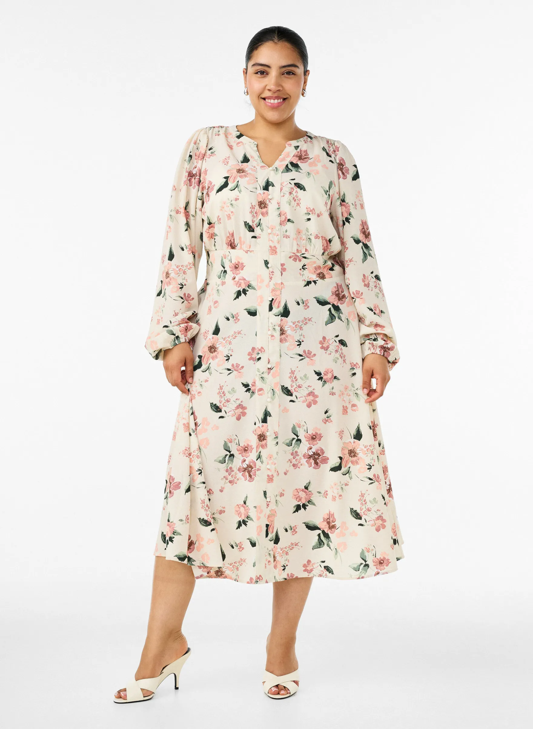 Midikleid mit Smock und Zierknöpfen