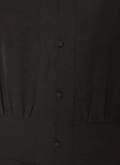 Midikleid mit Smock und Zierknöpfen
