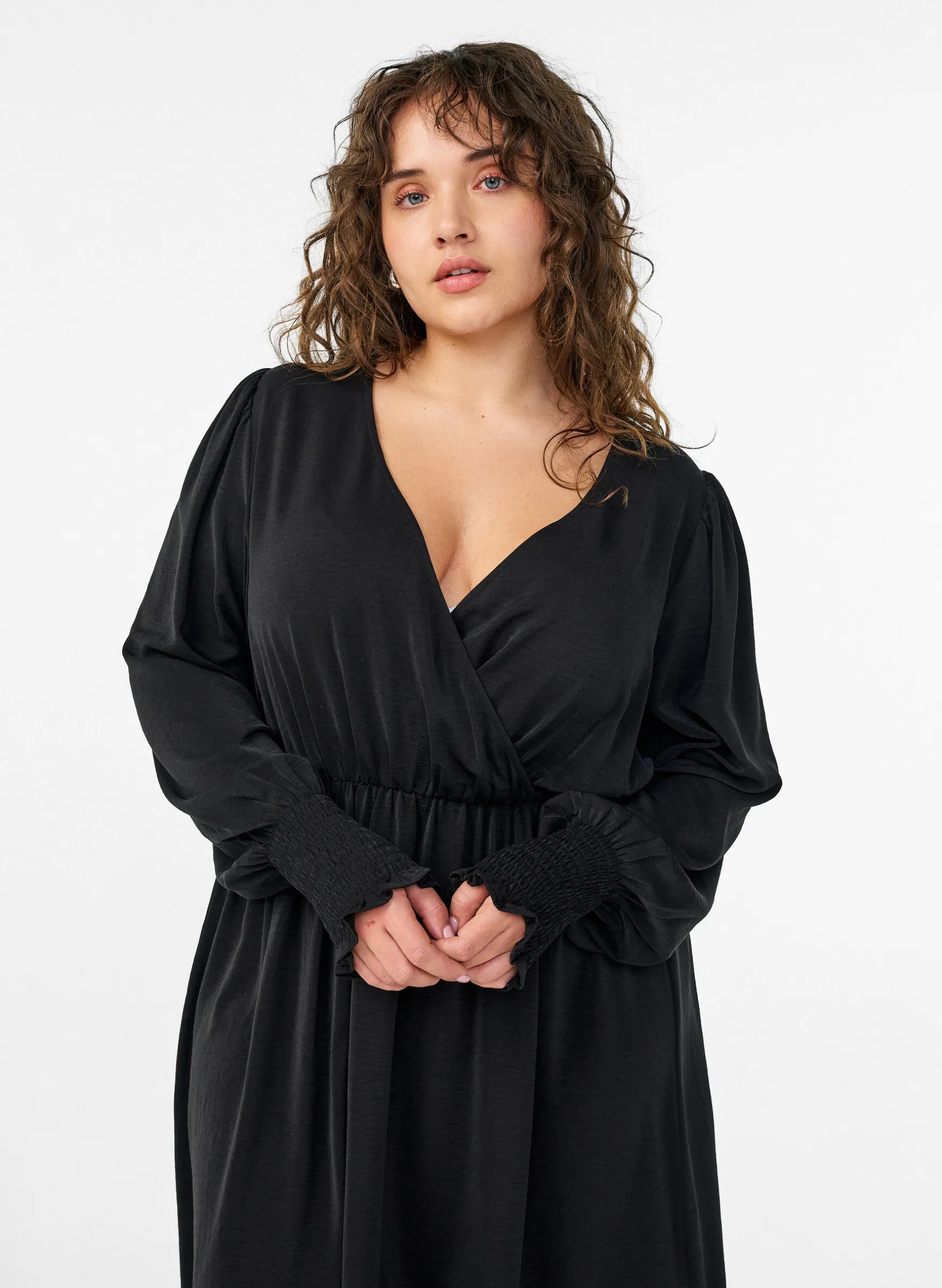 Midikleid mit Wickeloptik und Puffärmeln
