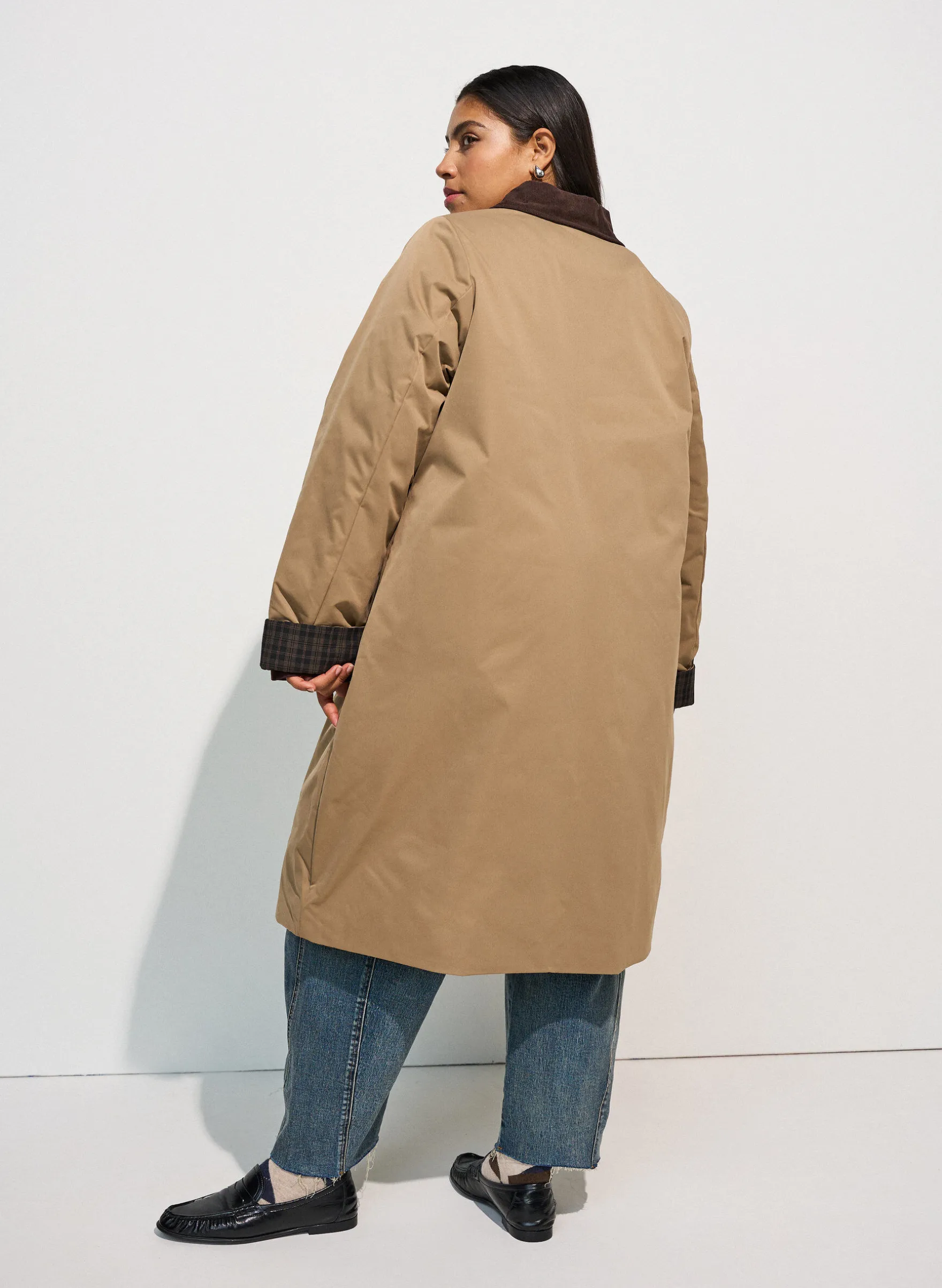 Mittellange Jacke mit Cordkragen