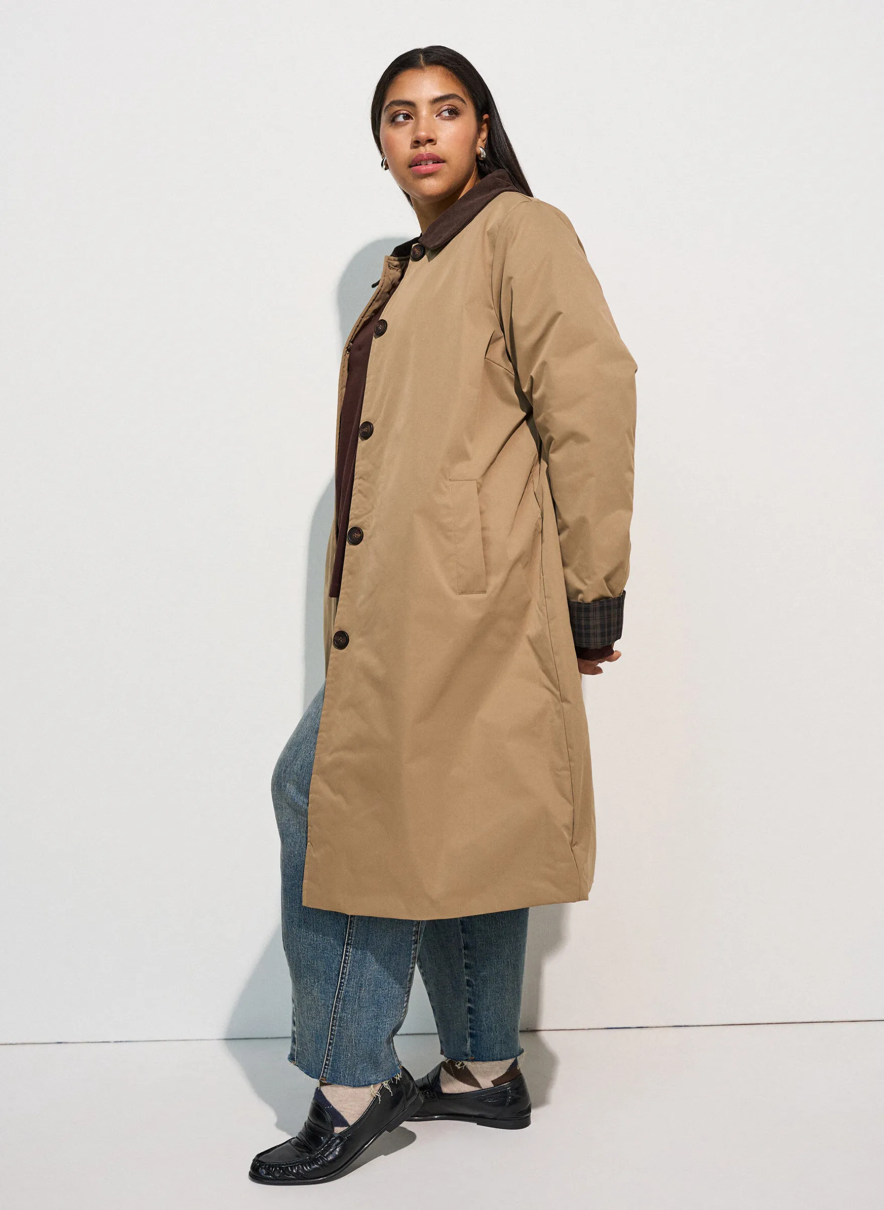 Mittellange Jacke mit Cordkragen
